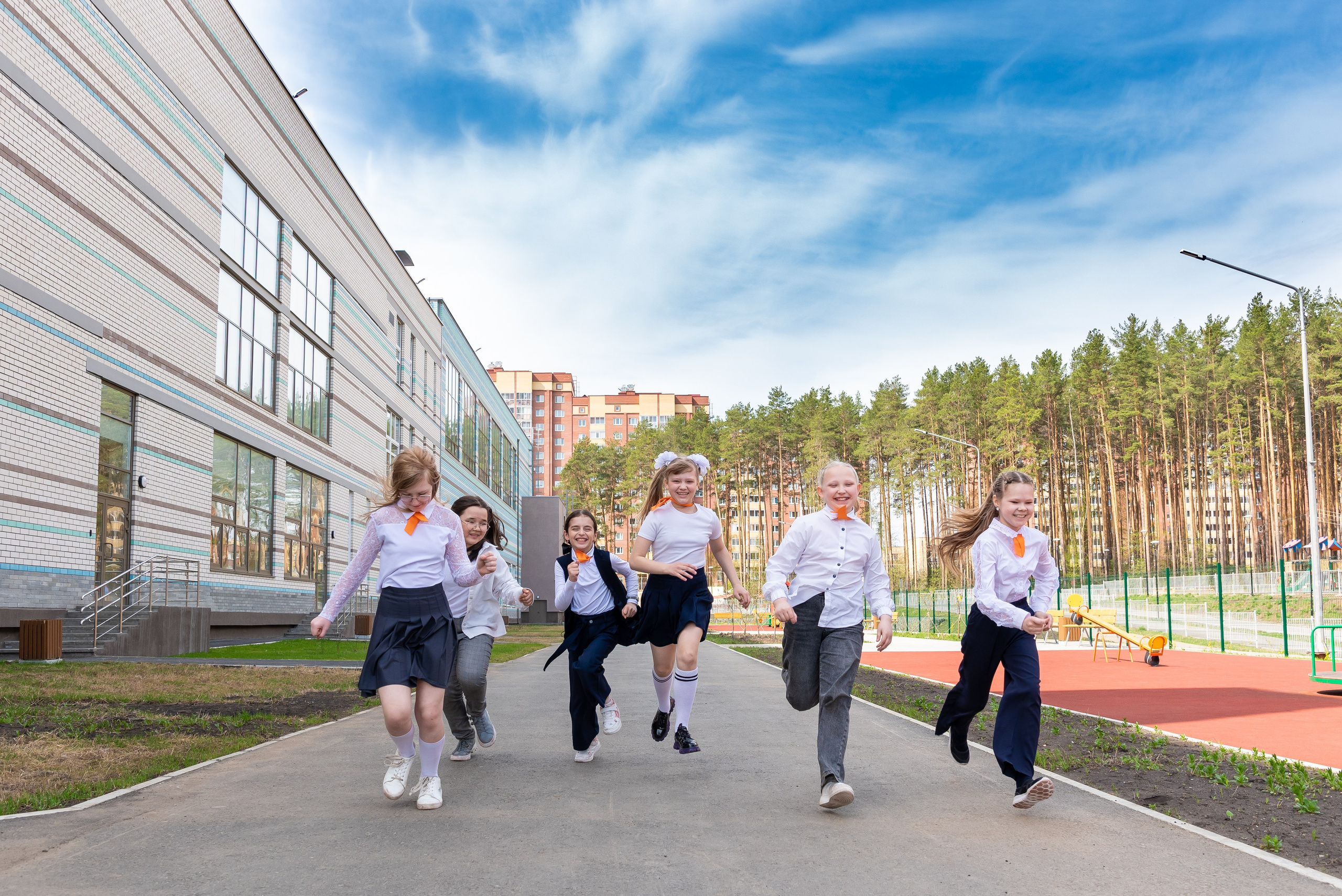 В школьном дворе, парке. Детский фотограф в Екатеринбурге и Берёзовском Евгений Кондаков