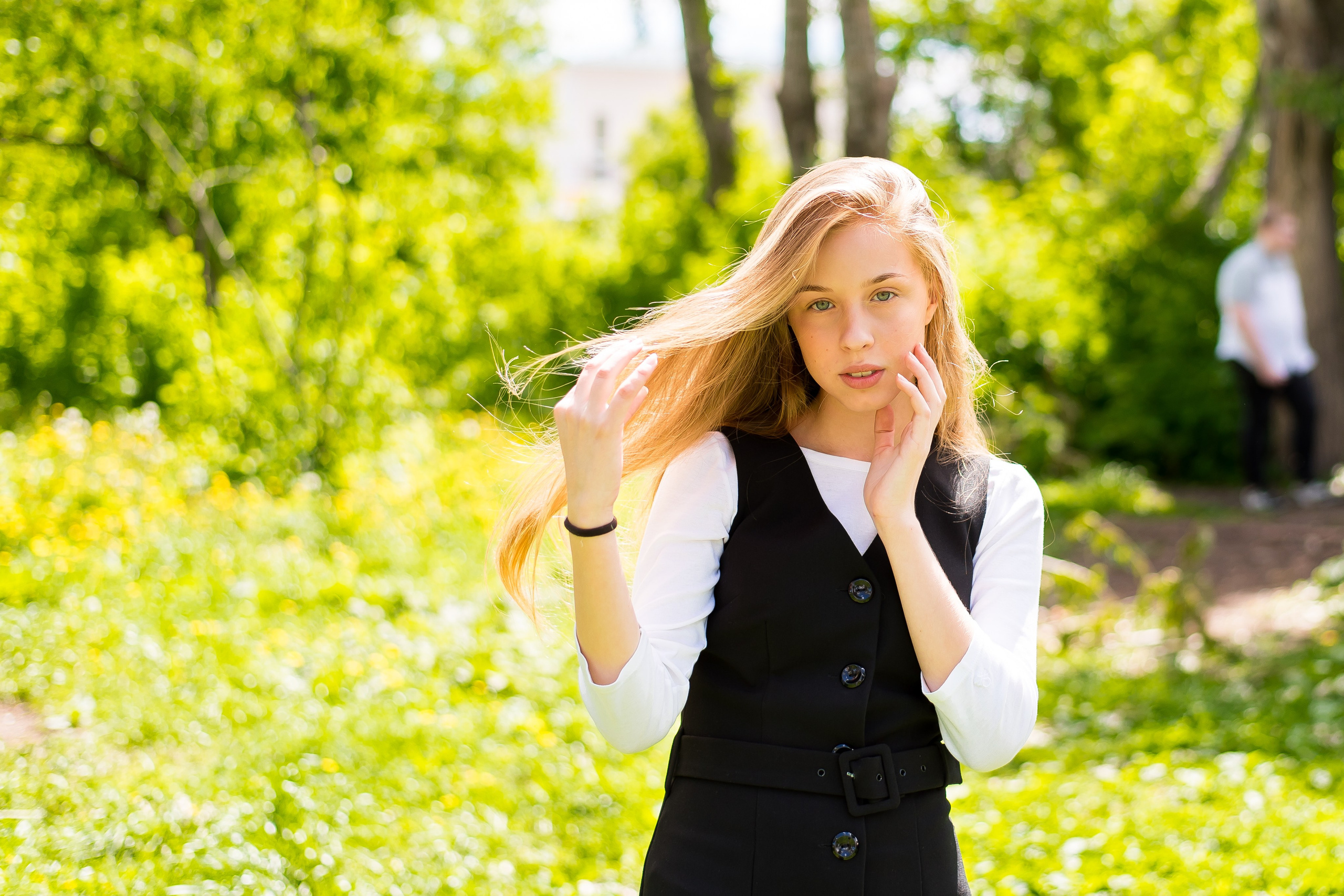В школьном дворе, парке. Детский фотограф в Екатеринбурге и Берёзовском Евгений Кондаков