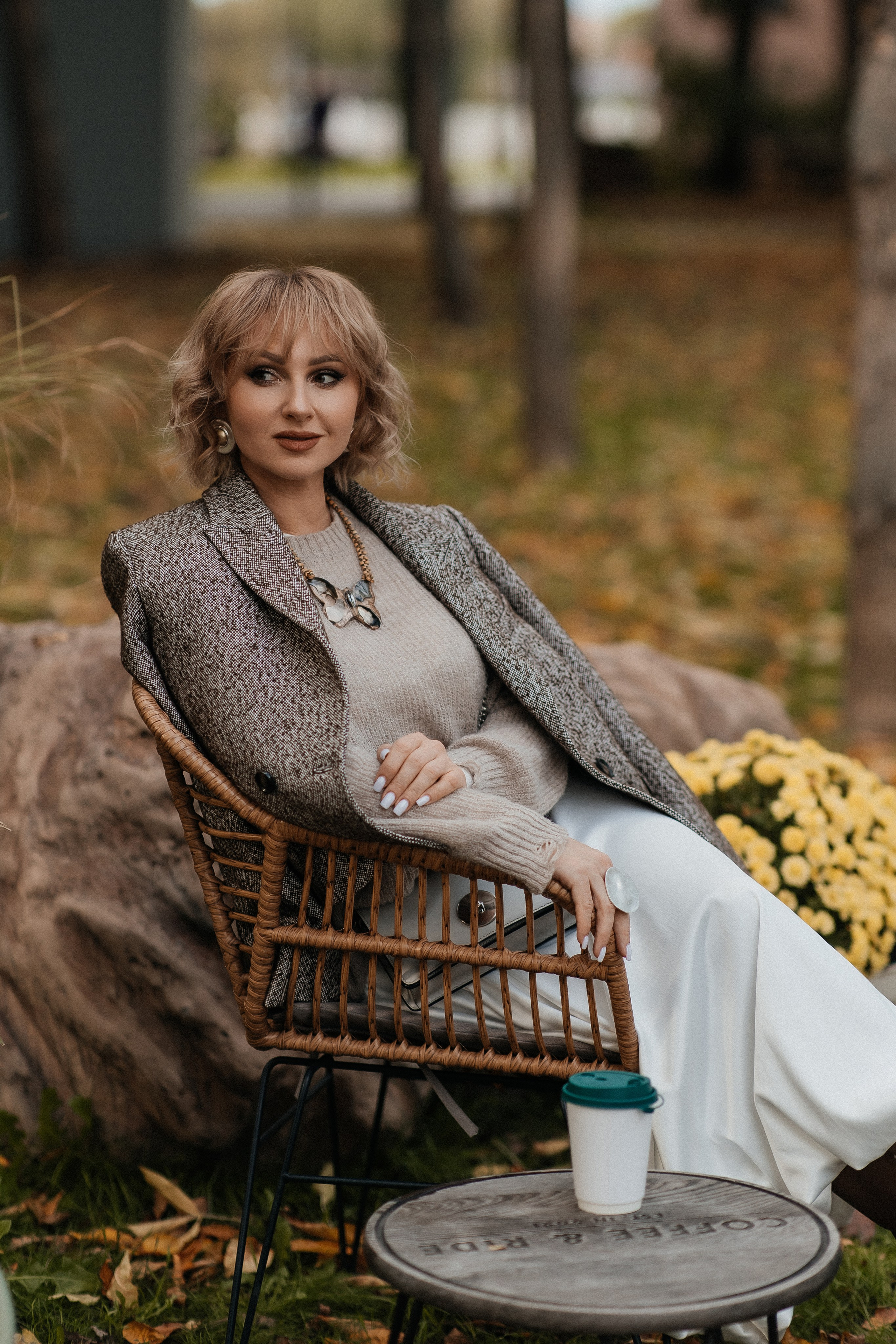 Маша и осень