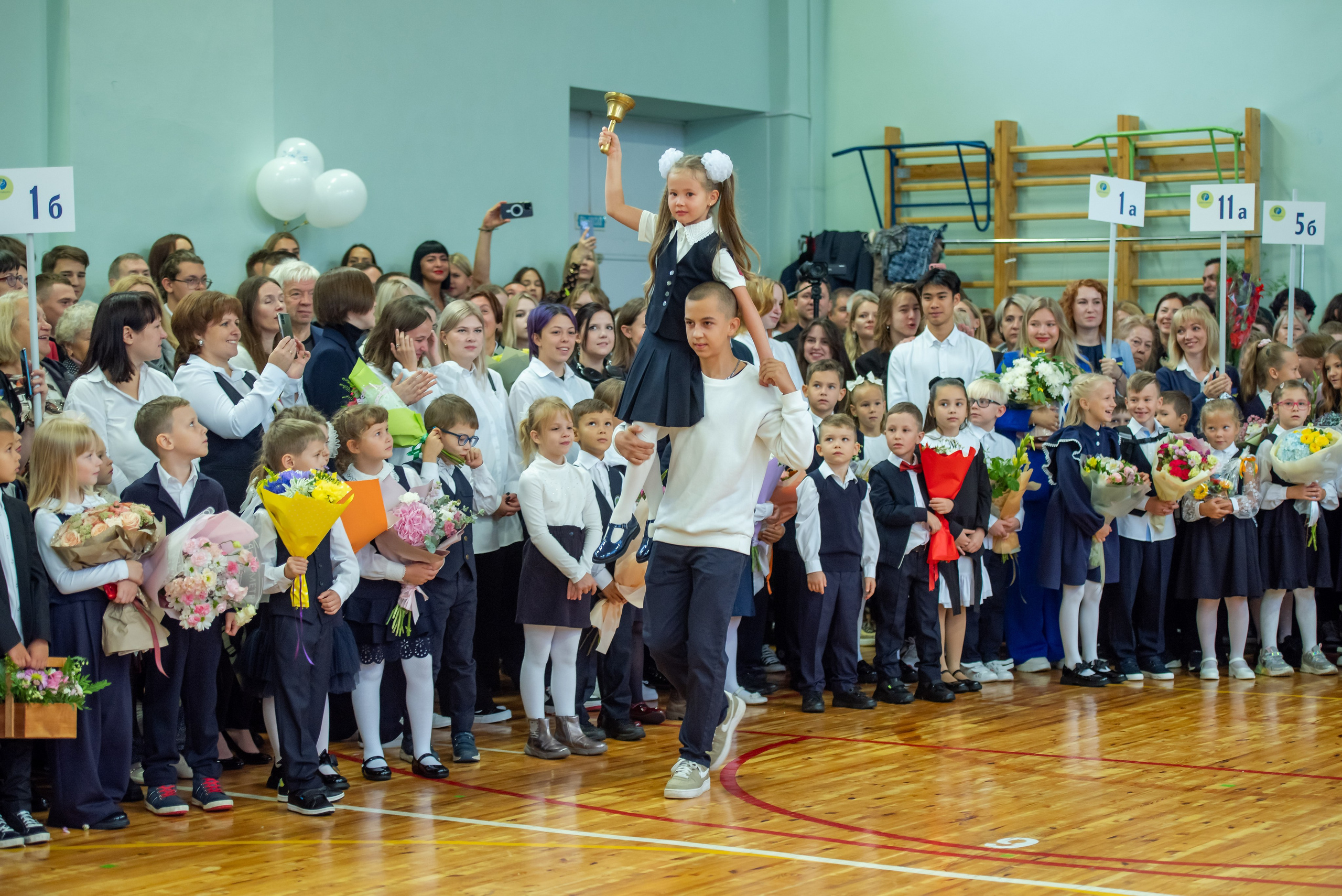 1 сентября «Новая школа». Выпускные альбомы в Севастополе, Крыму и Екатеринбурге