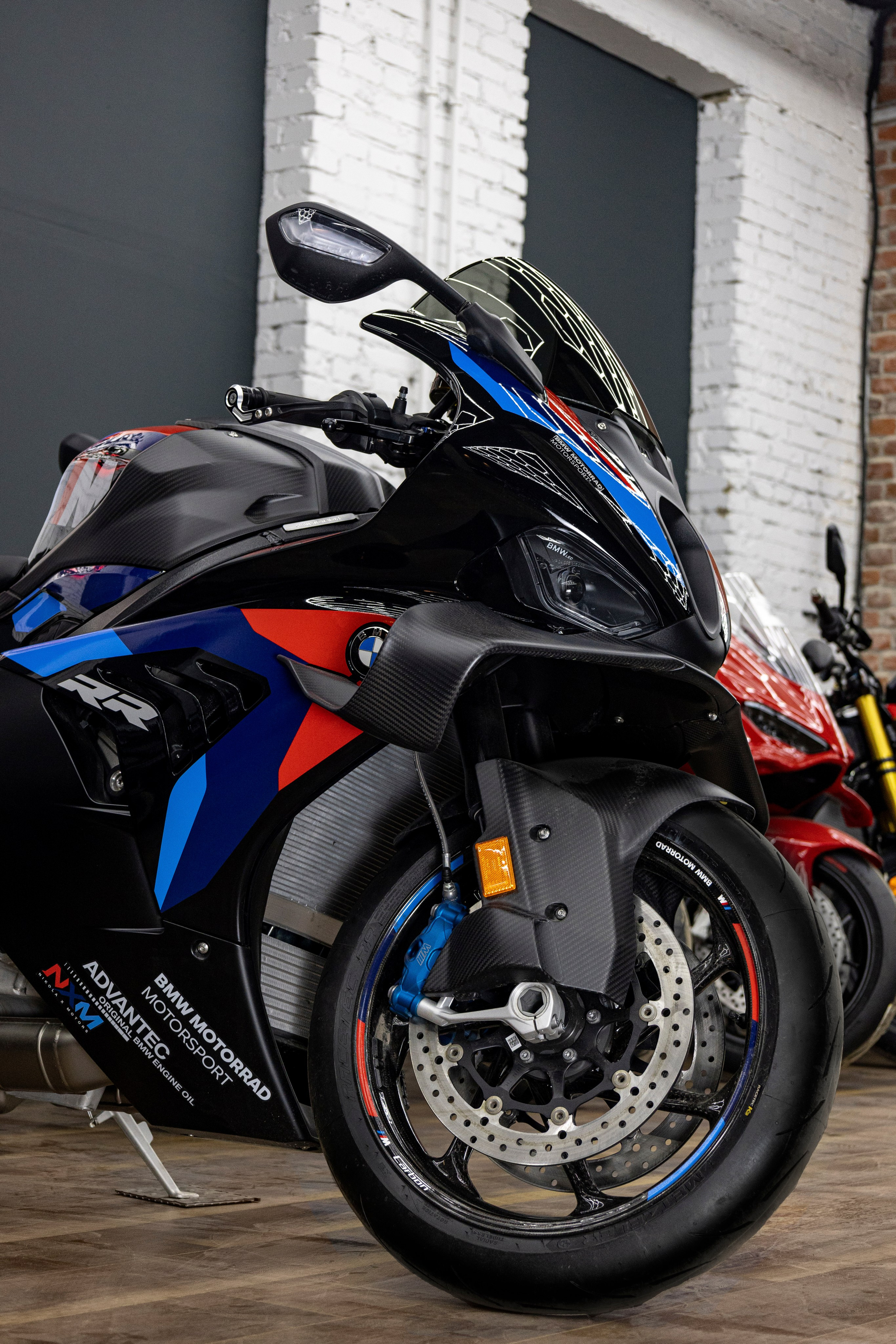 Фотосессия с мотоциклами и автомобилями. Предметный фотограф в Москве и Московской области