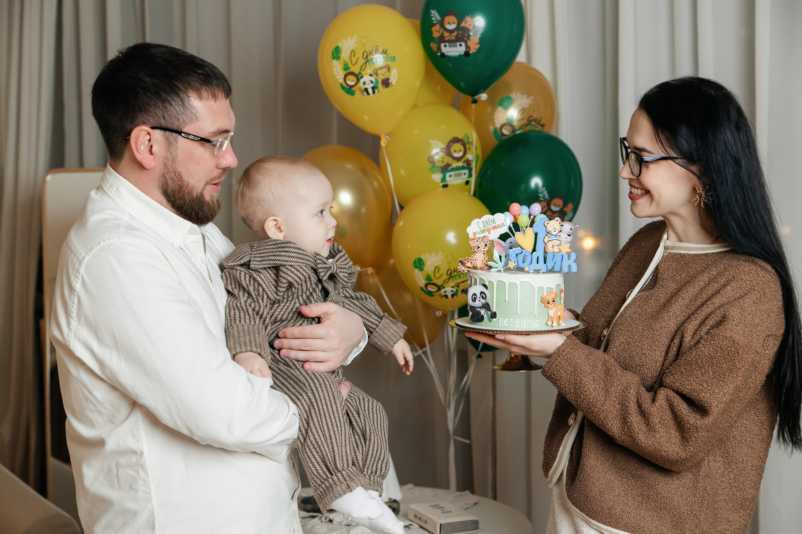 Семейная фотосессия на 1 годик. Свадебный, семейный фотограф, контент съёмка. Екатеринбург. Елена Граф