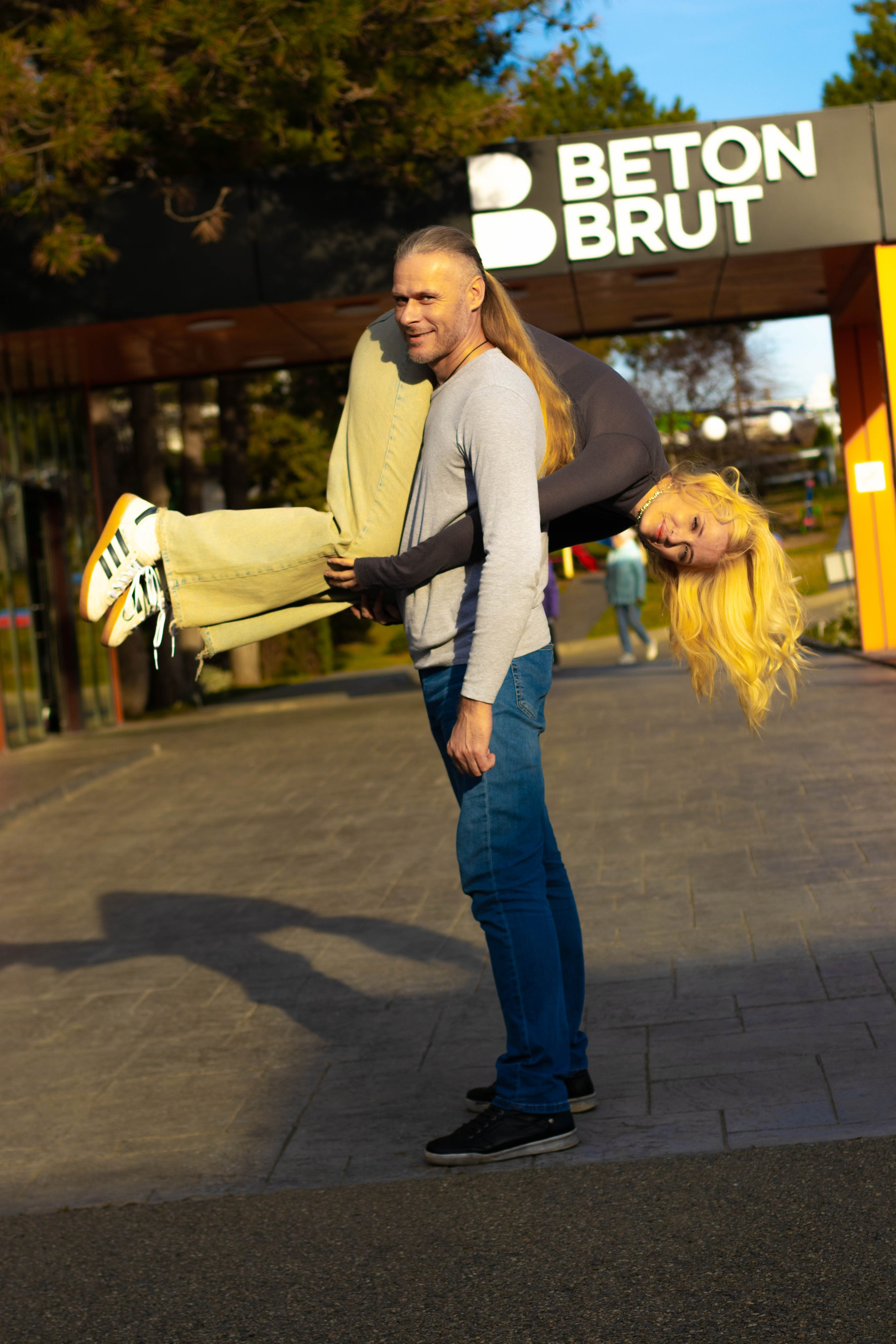 «Влюбленные в городе». Уличный фотограф Города N