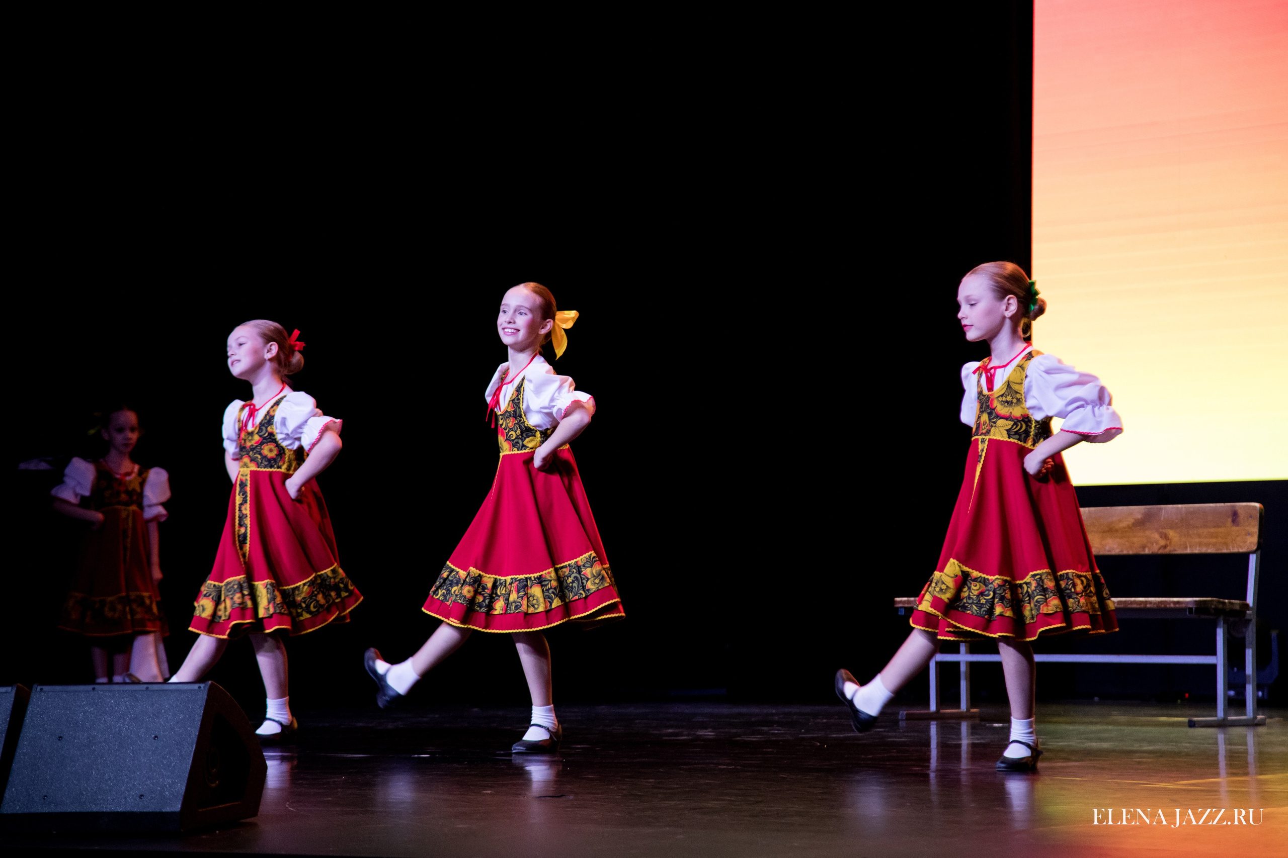 Концерт танцевального коллектива. Репортажный фотограф Елена Джаз в Москва