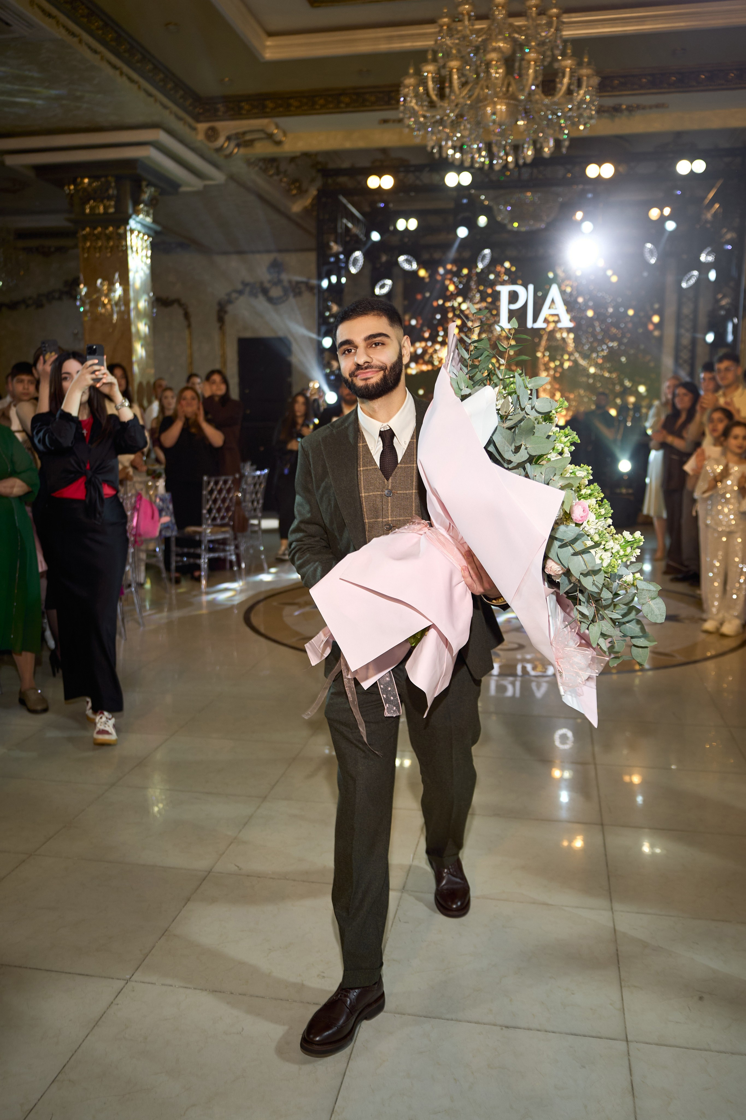 Красивое и чувственное сватовство Рафаэля & Алины в GOLDEN PALACE от ТВИНС СТУДИО. ТВИНС СТУДИО — лучшие свадебные фотографы и видеографы в Краснодаре