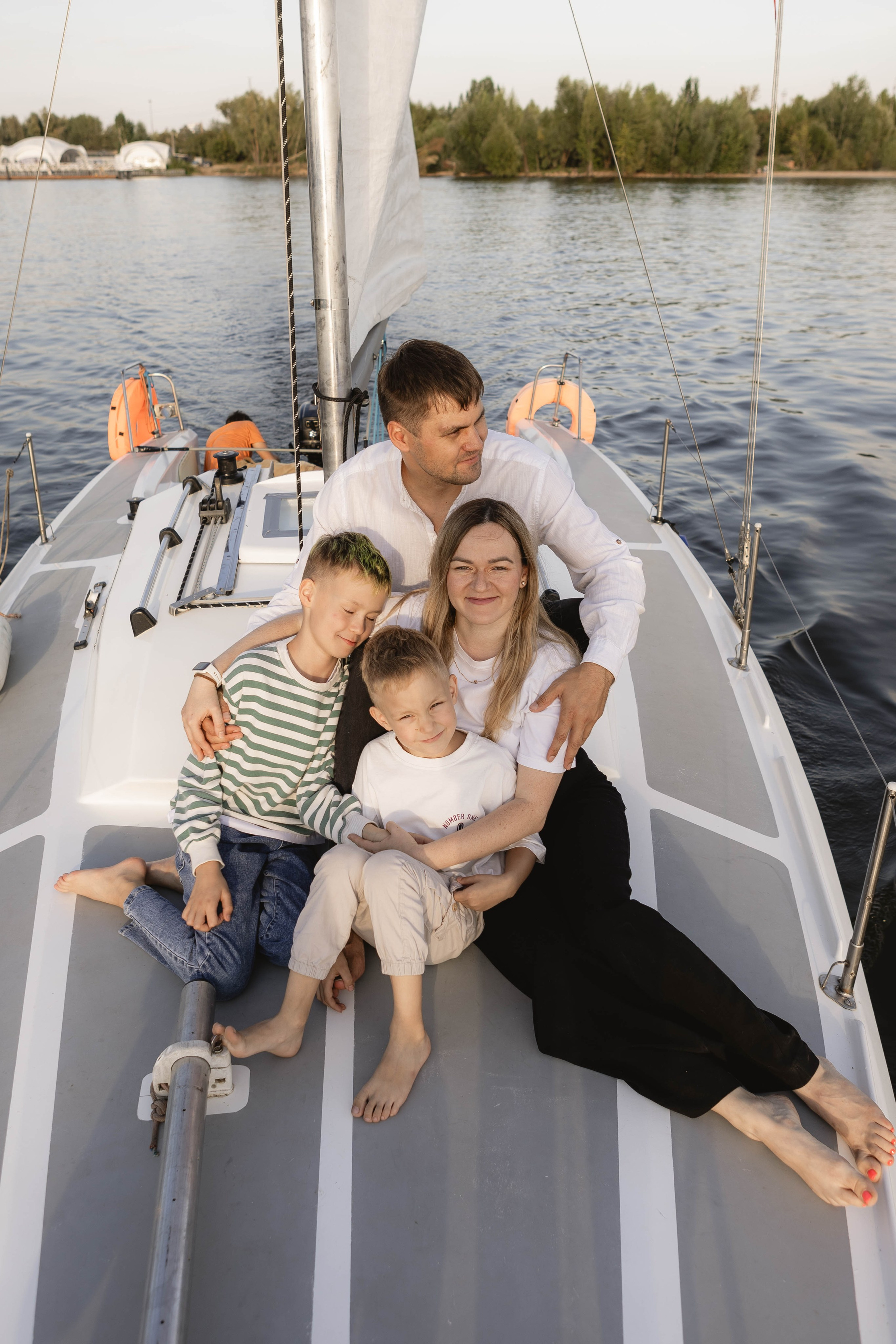 Семейная на яхте. Фотограф в Казани.Снимаю индивидуальные портреты, love story и свадьбы
