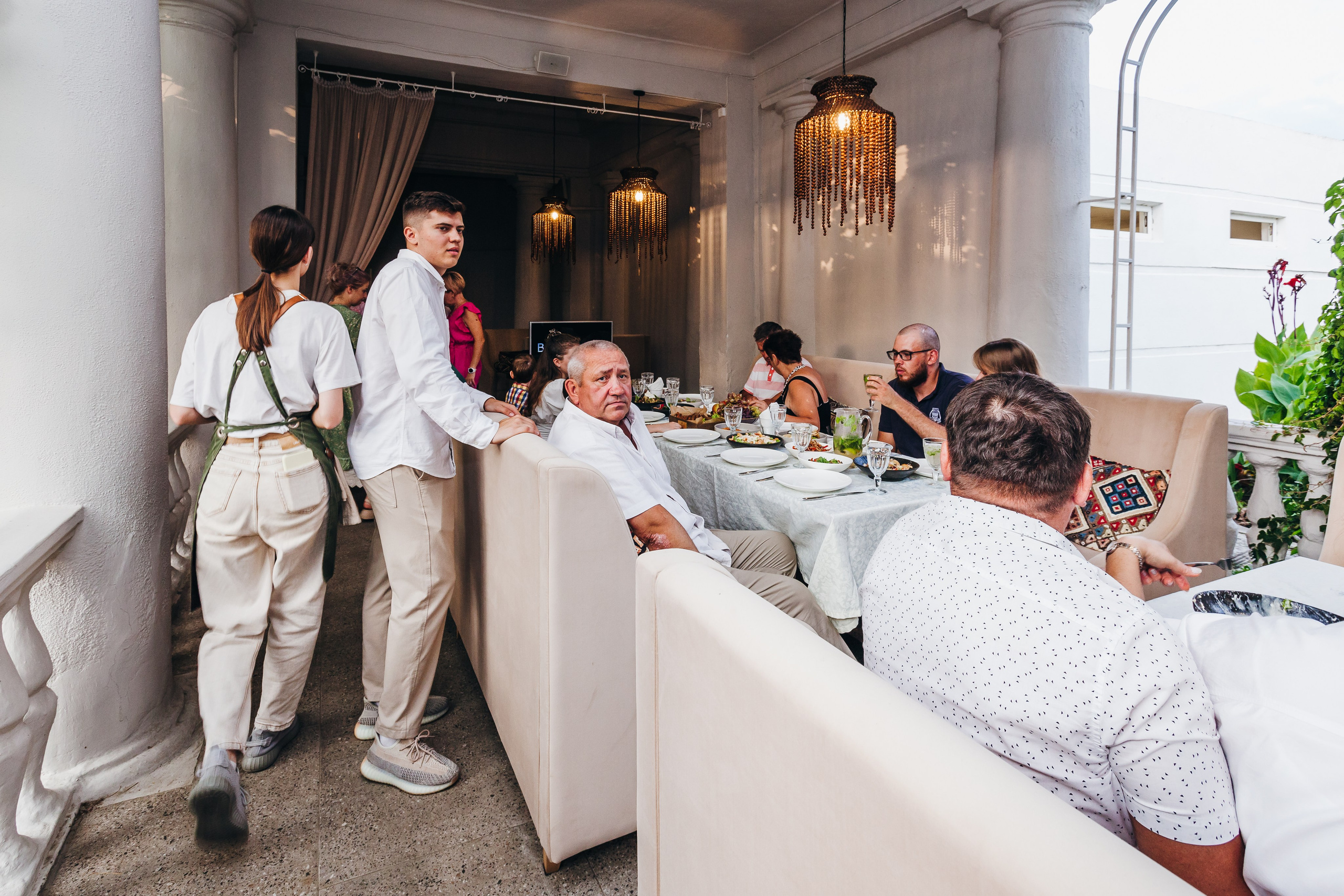 День рождение в уютном ресторане. Фотограф Денис Денисов