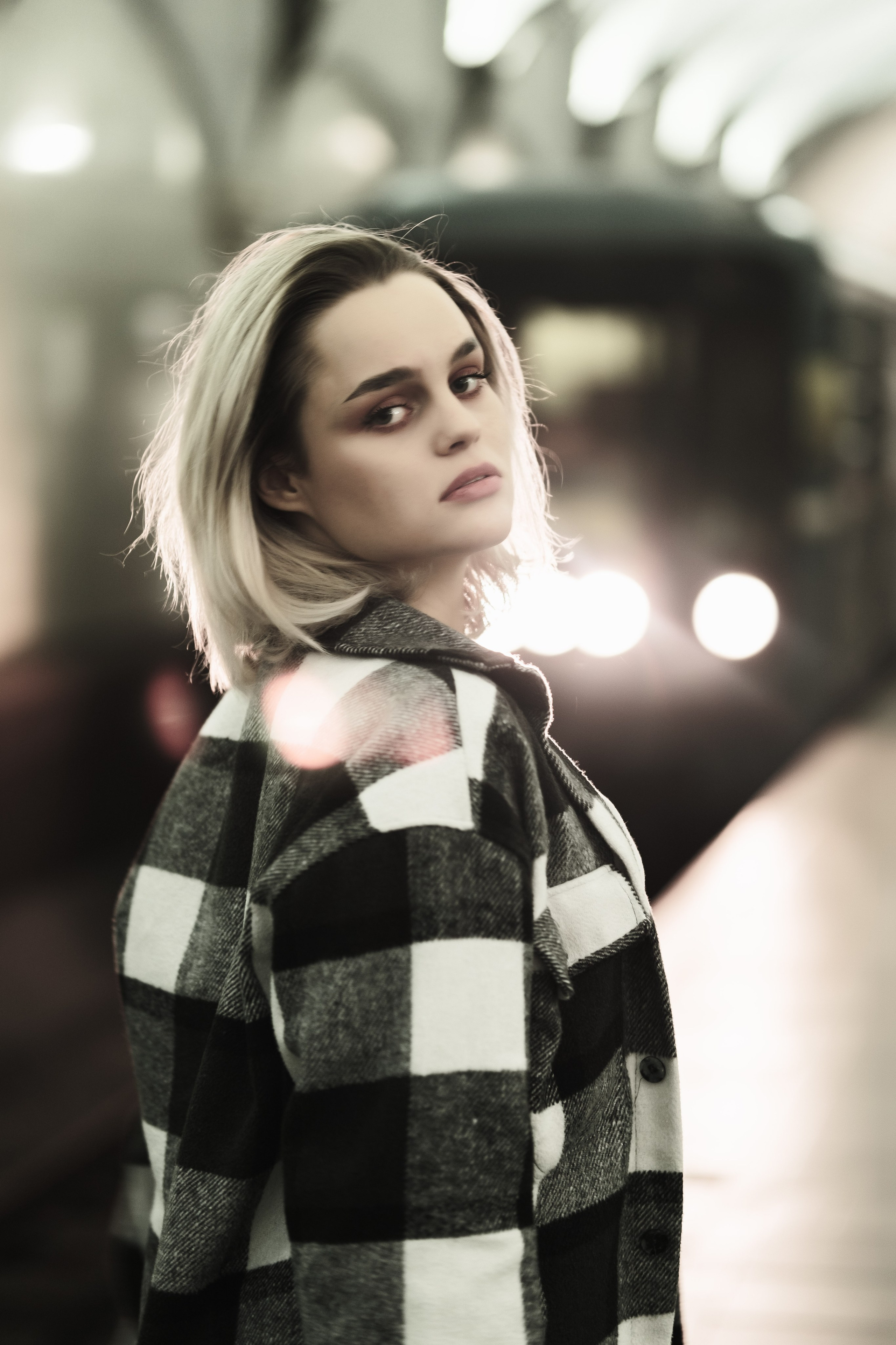 Жанна с Катей в метро. Фотограф в Москве Максим Скоробогатов