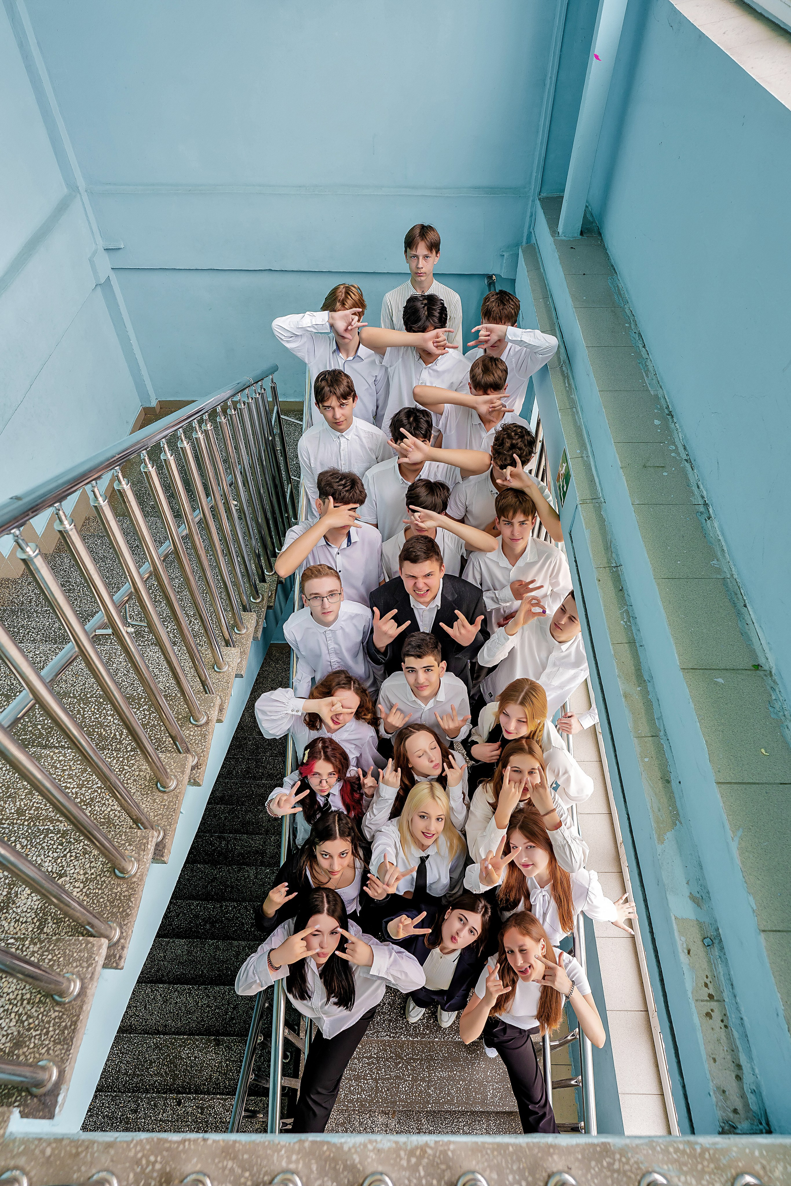 «Школьные годы» (до 120 страниц) для 1-4 и 5-9 классов. Современные Выпускные Альбомы в Ростове-на-Дону