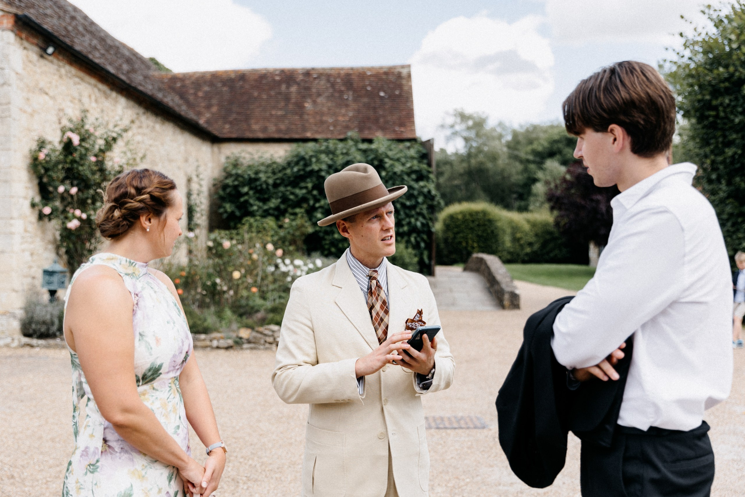 Ana & Tom Wedding at Notley Abbey. Moments Catchers — Wedding Photography & Video Duo in London