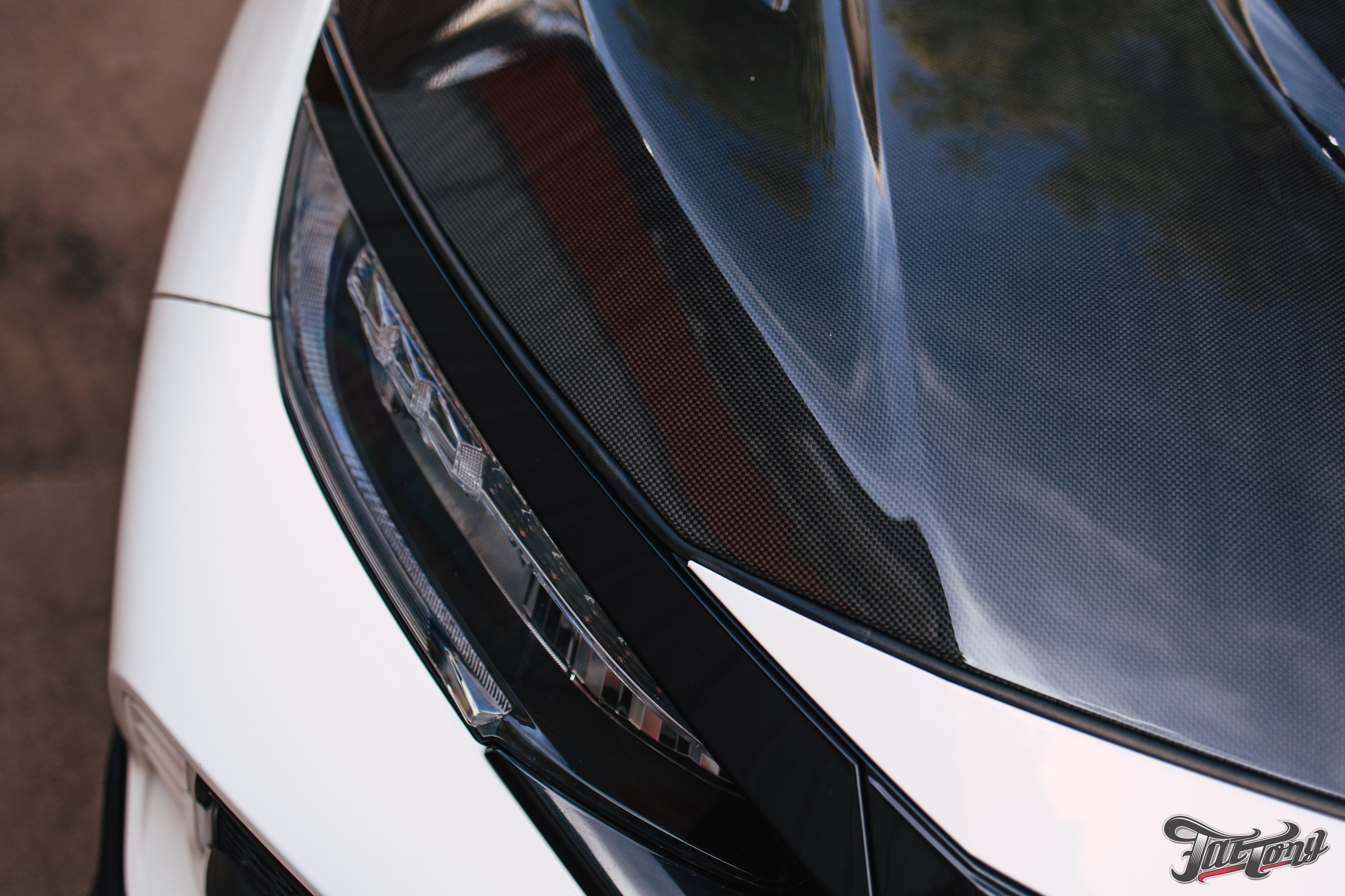 Honda Сivic type R снятие краски c капота и лачка карбона. DeLorein