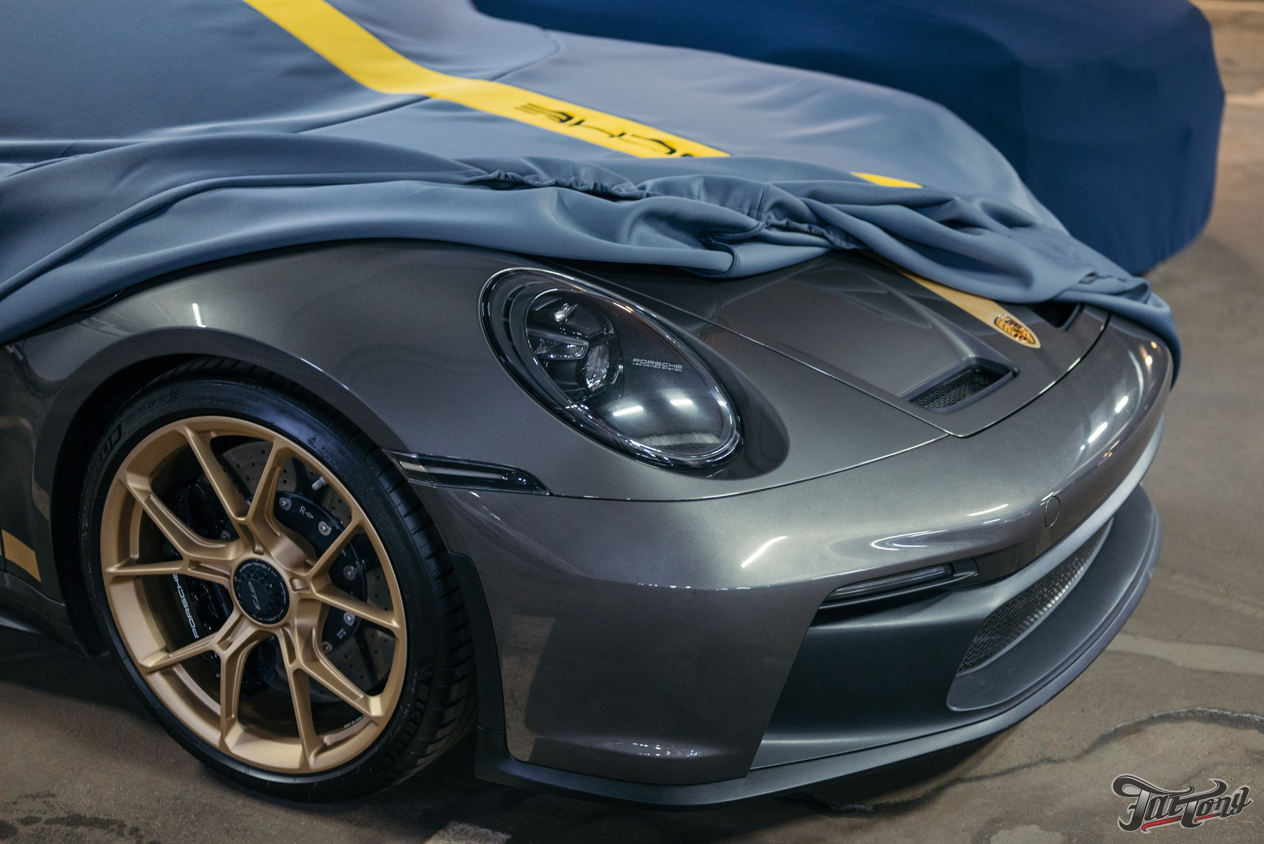 Porsche GT3 и BMW M4 чехлы для гаражного хранения. DeLorein