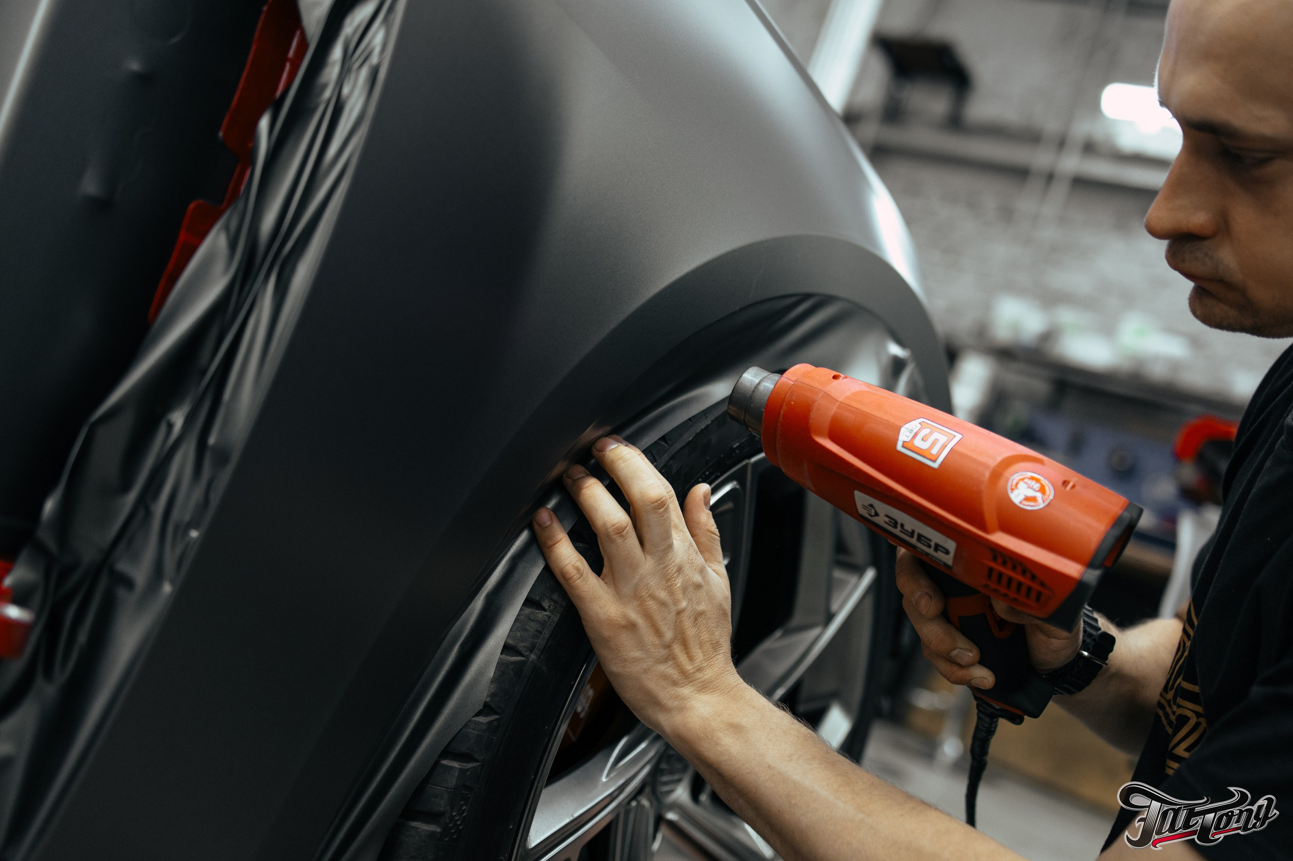 Audi A6 2 раза поменяла цвет, оклейка с проемами в зеленый и преклейка в серый. DeLorein