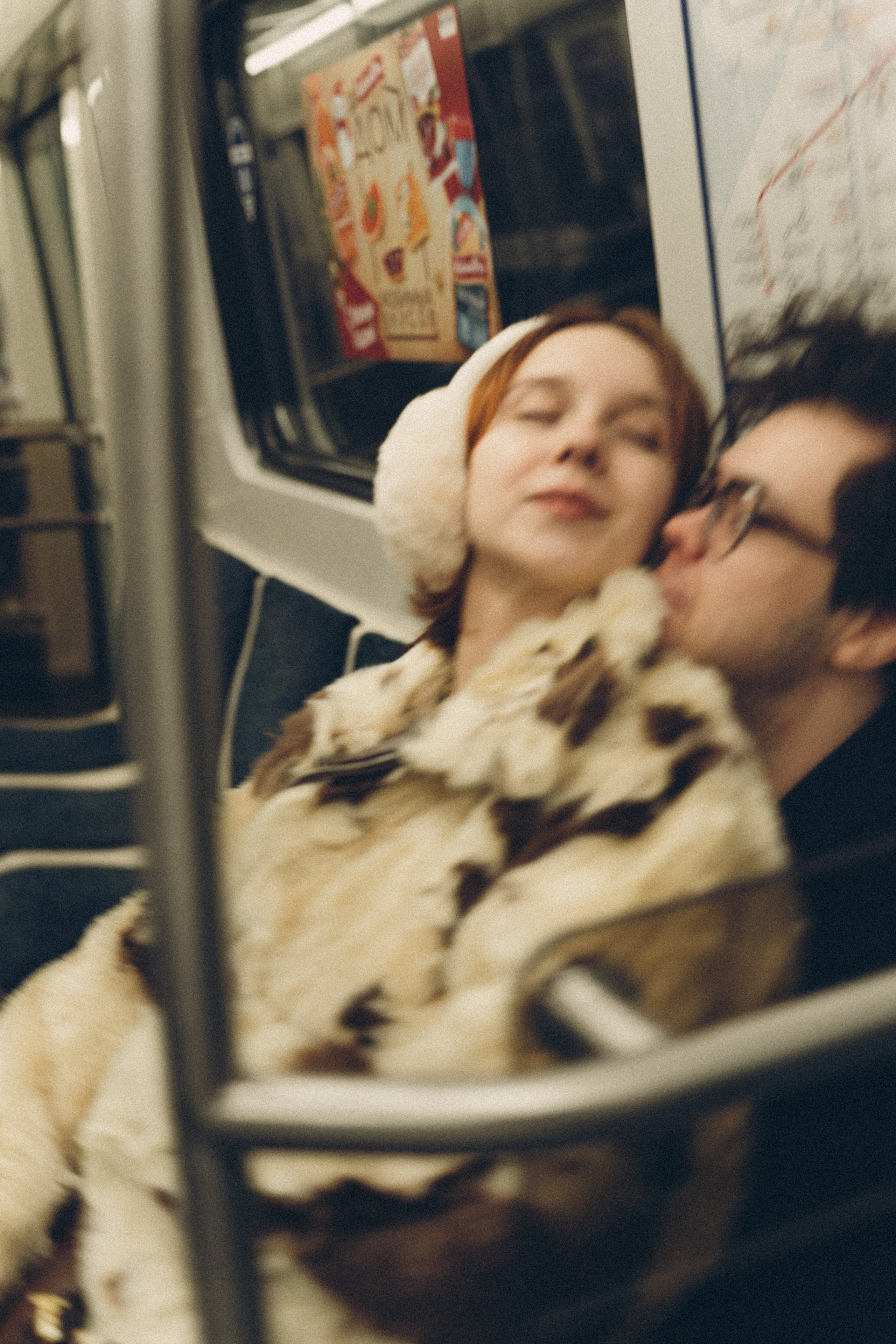 НОВОГОДНЯЯ ФОТОСЕСИИЯ ПАРЫ В МЕТРО ЛЮБОВЬ. Профессиональный фотограф, Санкт-Петербург — Виктория Богомолова