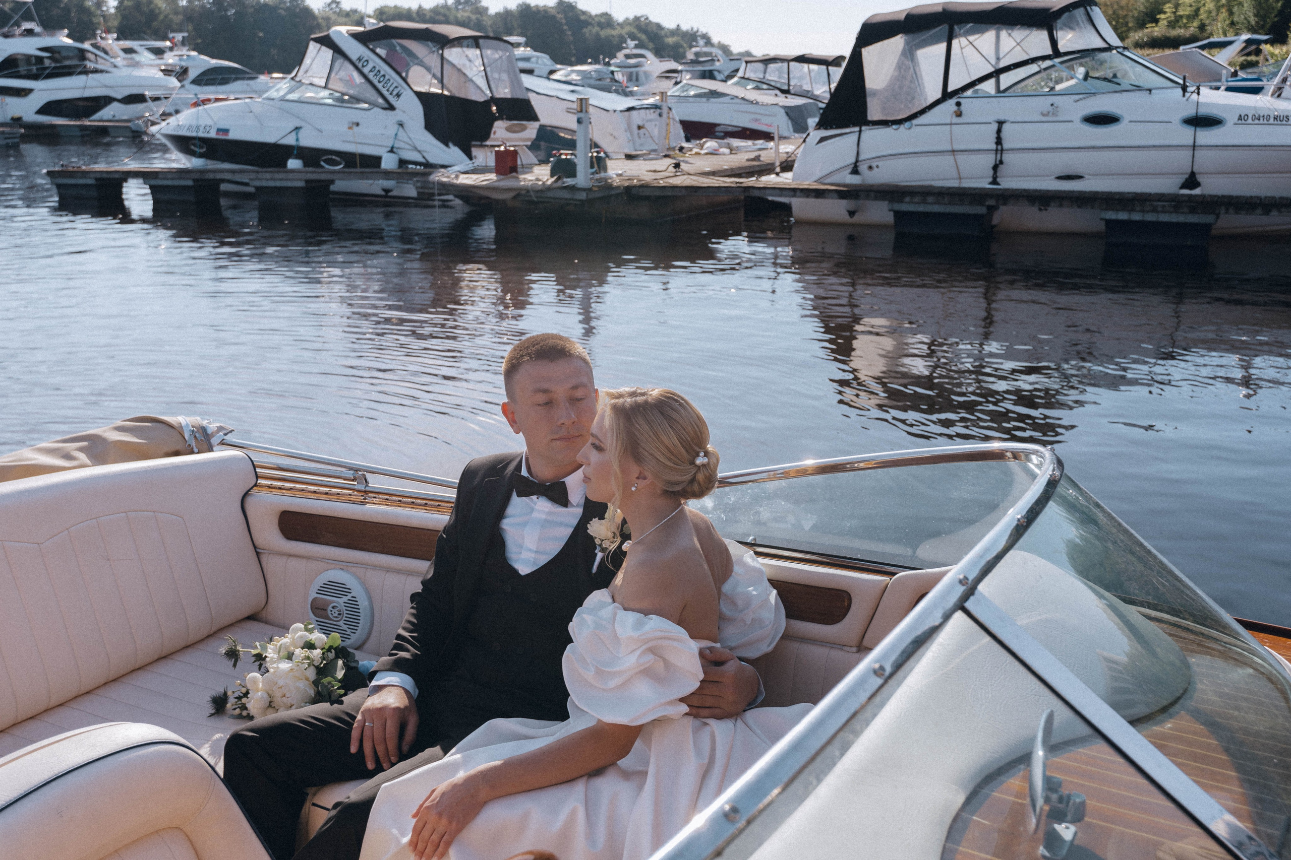 СВАДЕНБНАЯ СЬЕМКА НА КАТЕРЕ ПО КАНАЛАМ САНКТ-ПЕТЕРБУРГА И В АКВАТОРИИ НЕВЫ. Профессиональный фотограф, Санкт-Петербург — Виктория Богомолова