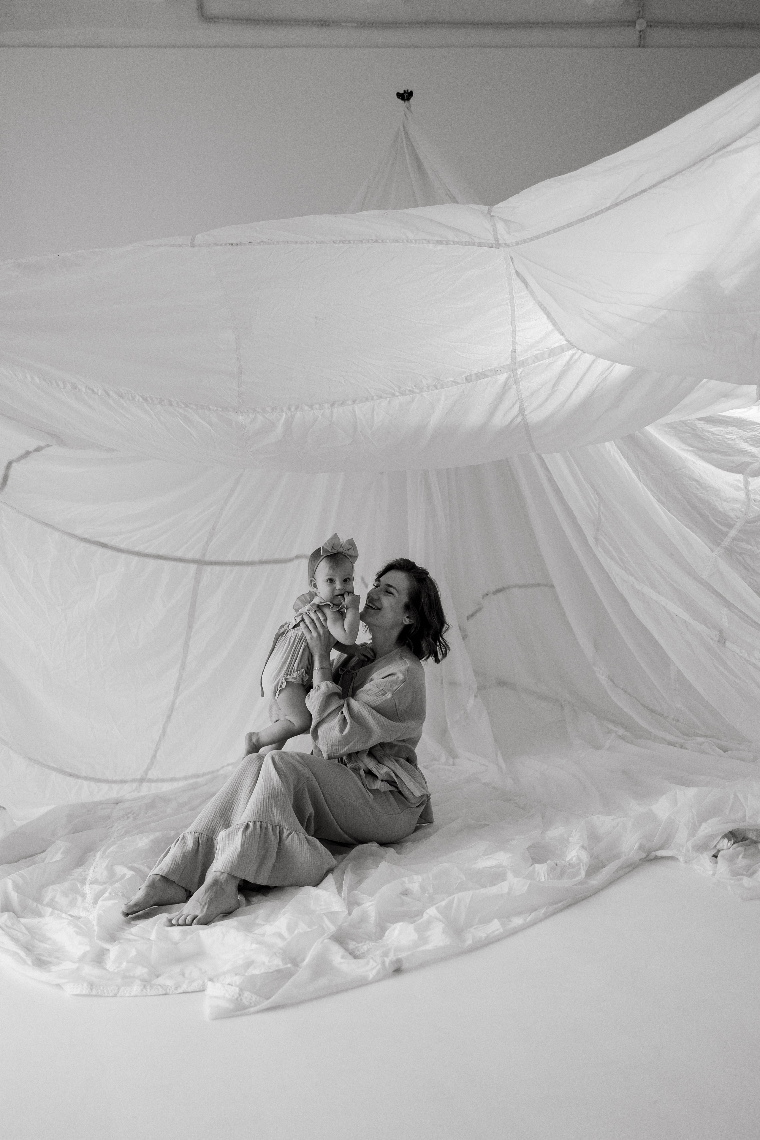 Фотосессия в тканях: мама и малышка. Семейный фотограф Москва Юлиана Фетисова
