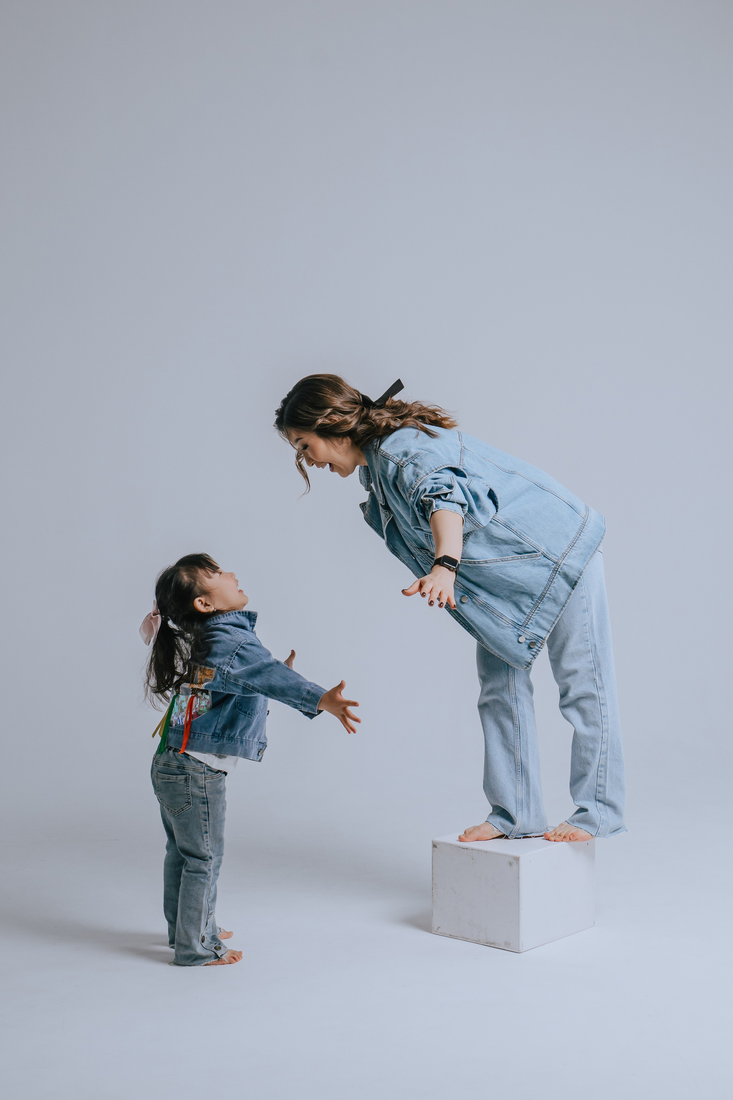 Ира и Аня. Фотограф Ярмишко Дарья. Выпускные фотокниги