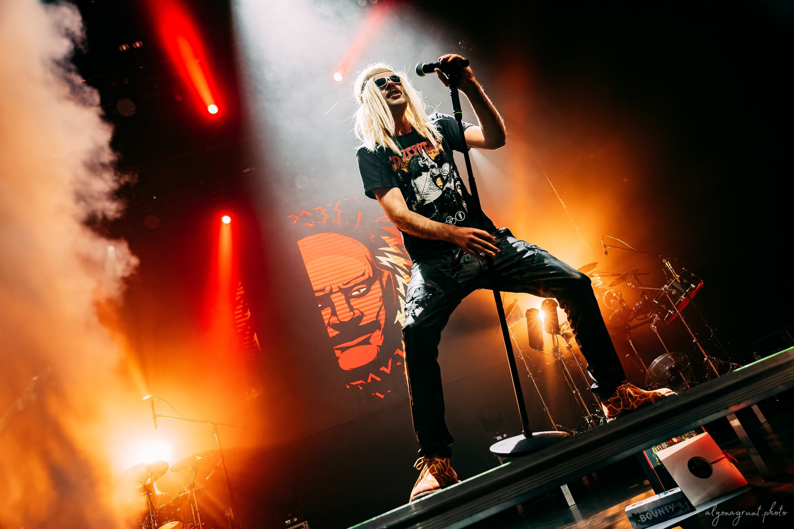 Багровый Фантомас, фоторепортаж, СПб, BASE, 14.12.2025. Алена Адрианова: фотограф в Санкт-Петербурге