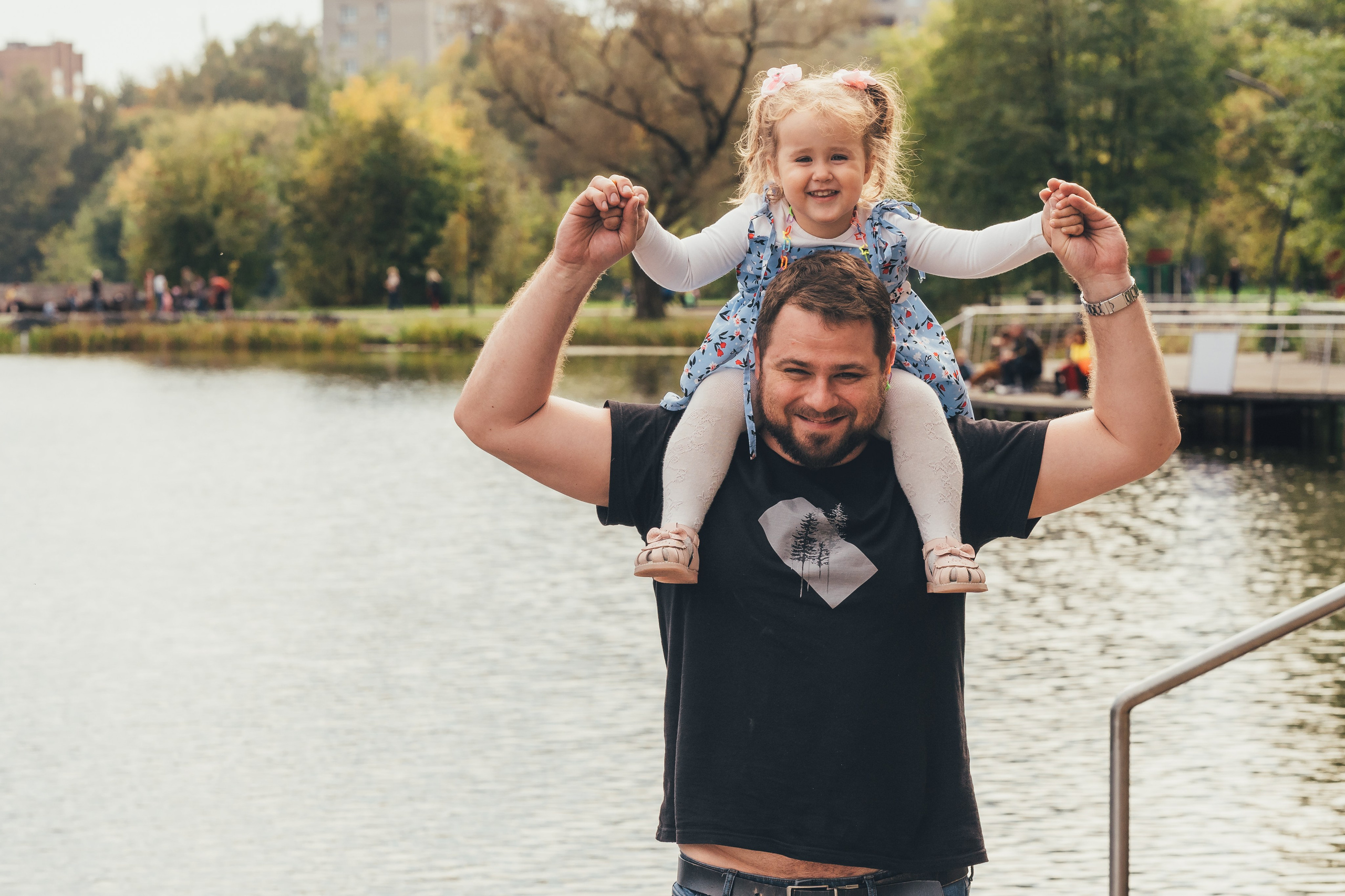 Денис с дочкой, Балашиха, парк Пехорка. Наталья Дукалова фотограф Щелково Королев Пушкино Москва Балашиха