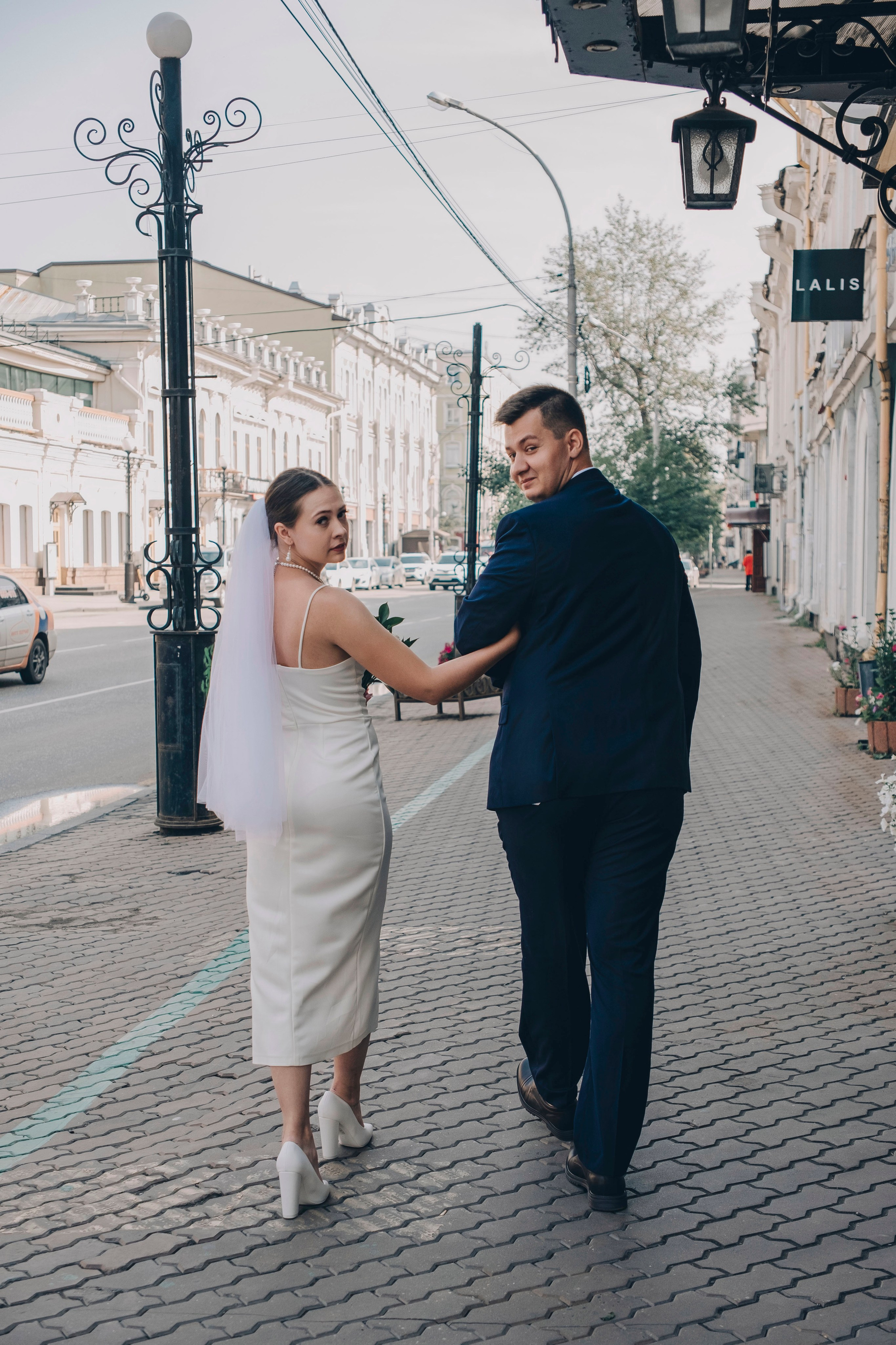 Свадебная прогулка в городе. Фотограф в Иркутске Анна Мирошникова