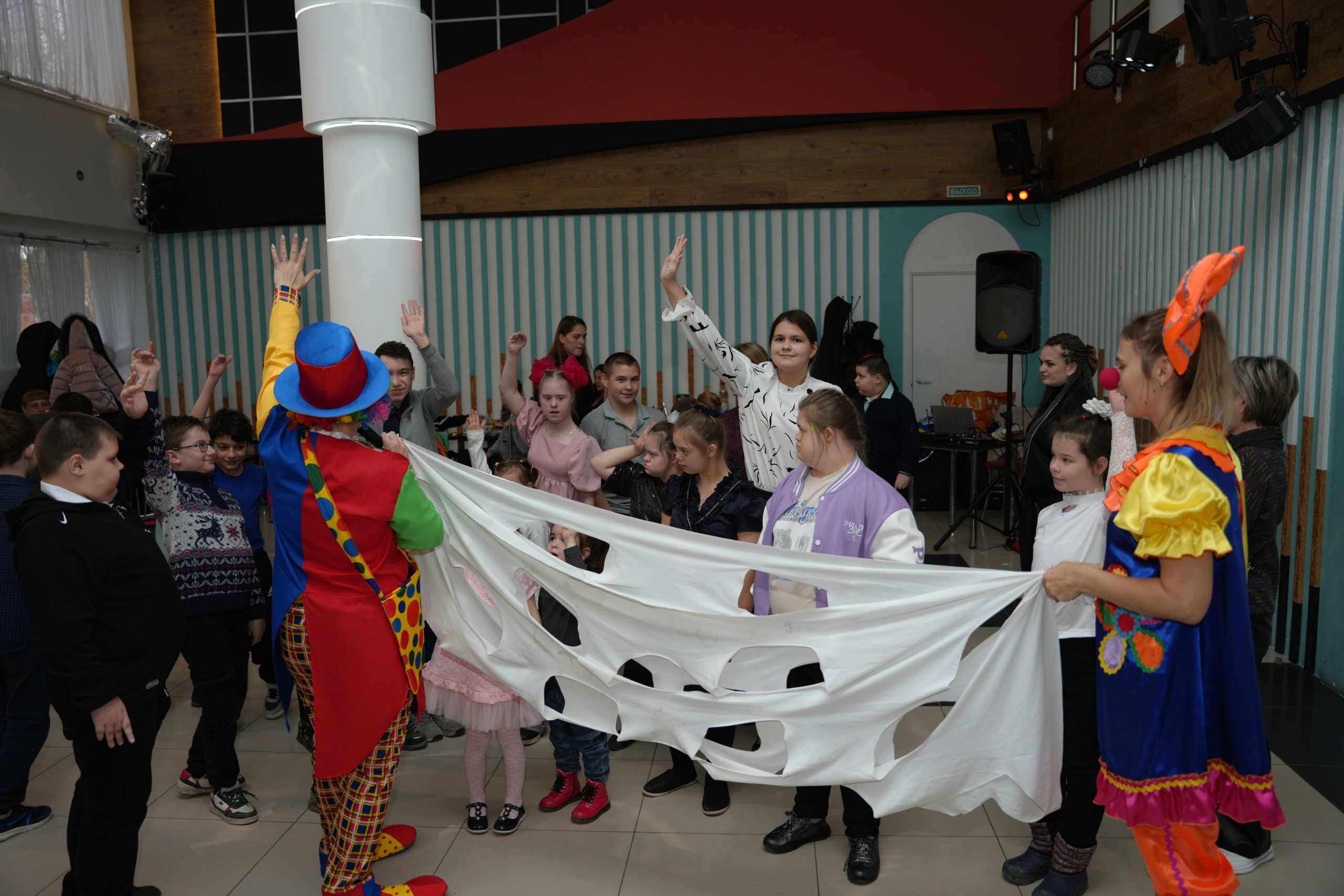 Социально —благотворительная акция «Ты в этом мире не один», посвященная Международному дню инвалидов. ВЫПУСКНЫЕ АЛЬБОМЫ, Школьный фотограф, семейный и свадебный в Саратове и области Ольга Плаксина