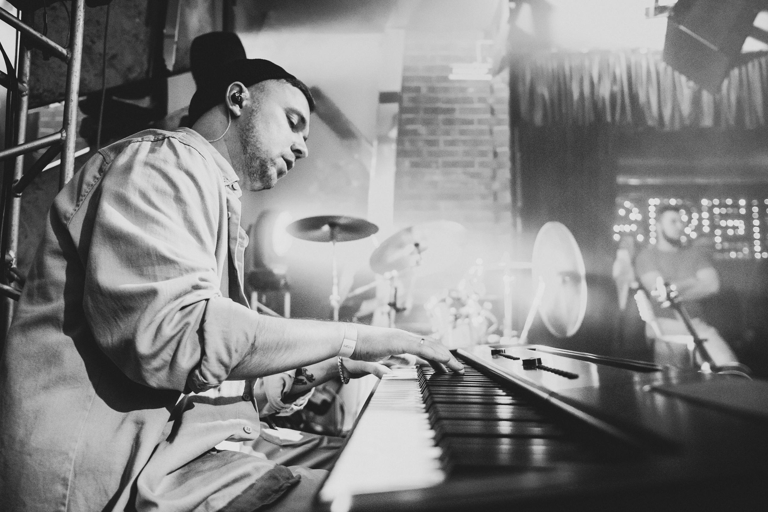 Дэммит Томаз. Фотограф для музыкантов, фотограф на концерт, концертный фотограф, съемка концерта, бэкстейдж фотограф