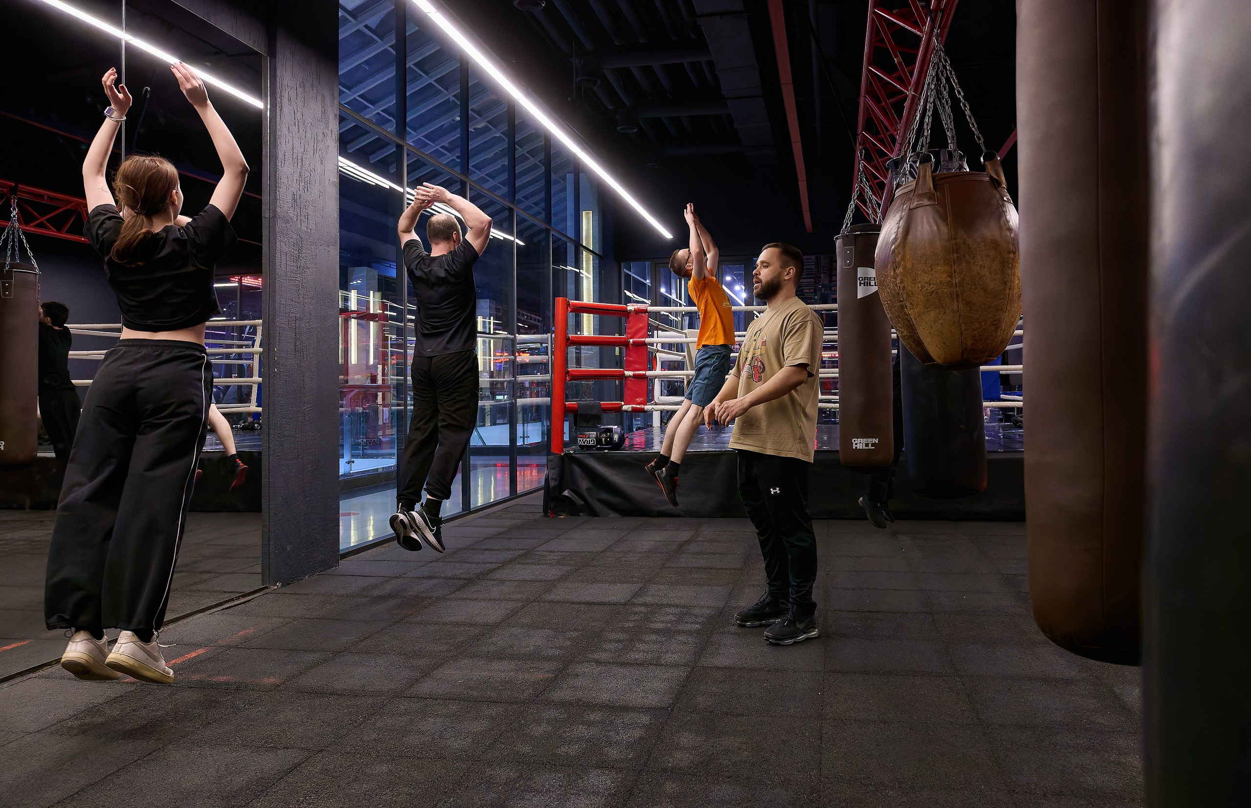 Vášeň v akcii – Fotografia športu, práce a kreatívnych procesov. Som Nikolay Samara, fotograf v Bratislave. Zameriavam sa na portréty, lifestyle, eventy a work and sport fotografiu s osobným pr