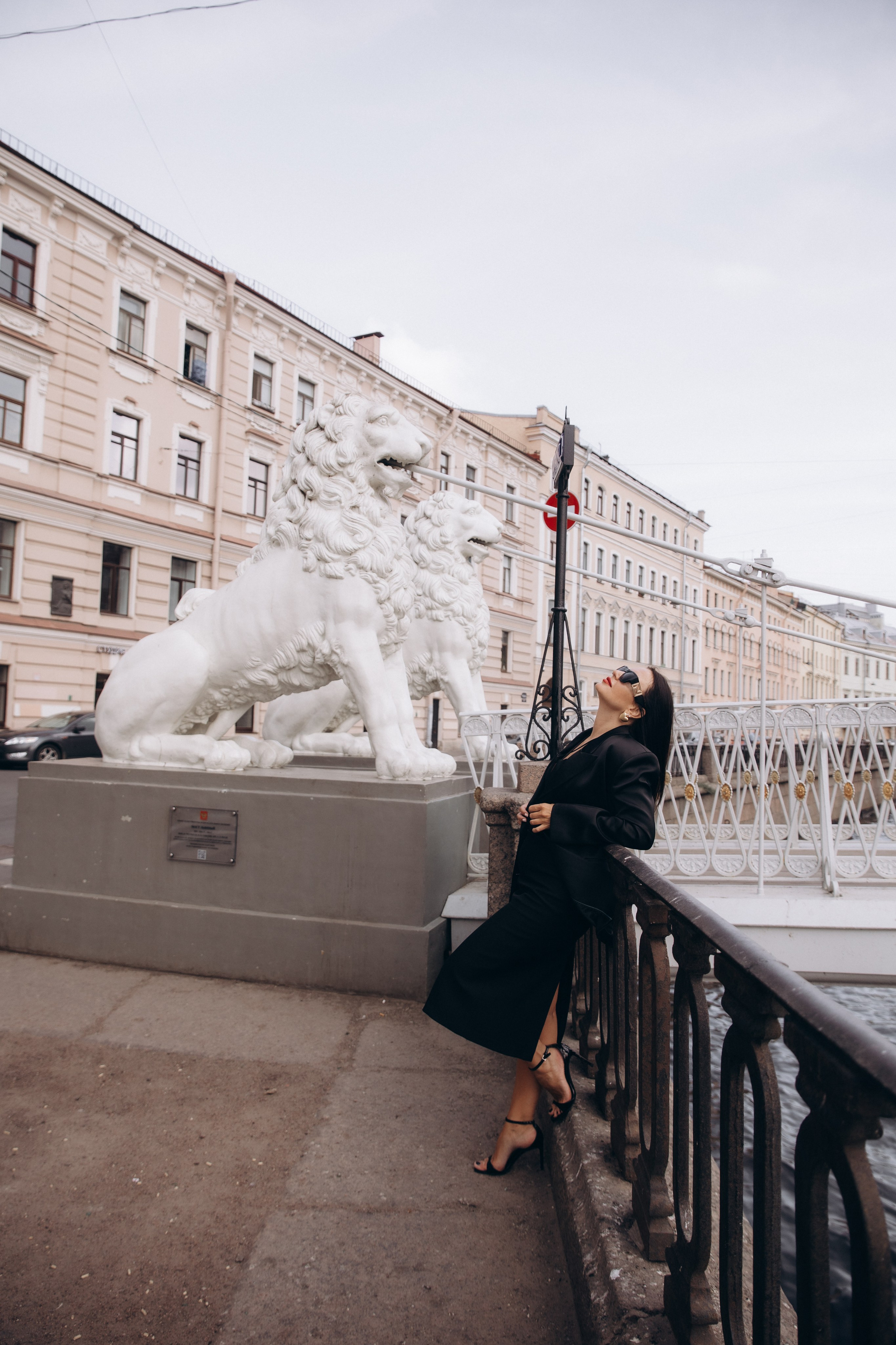 Ольга, прогулка по Фонтанке и фотосессия в парадной Ромашка. Фотограф в Санкт-Петербурге Разиля Идиятуллина