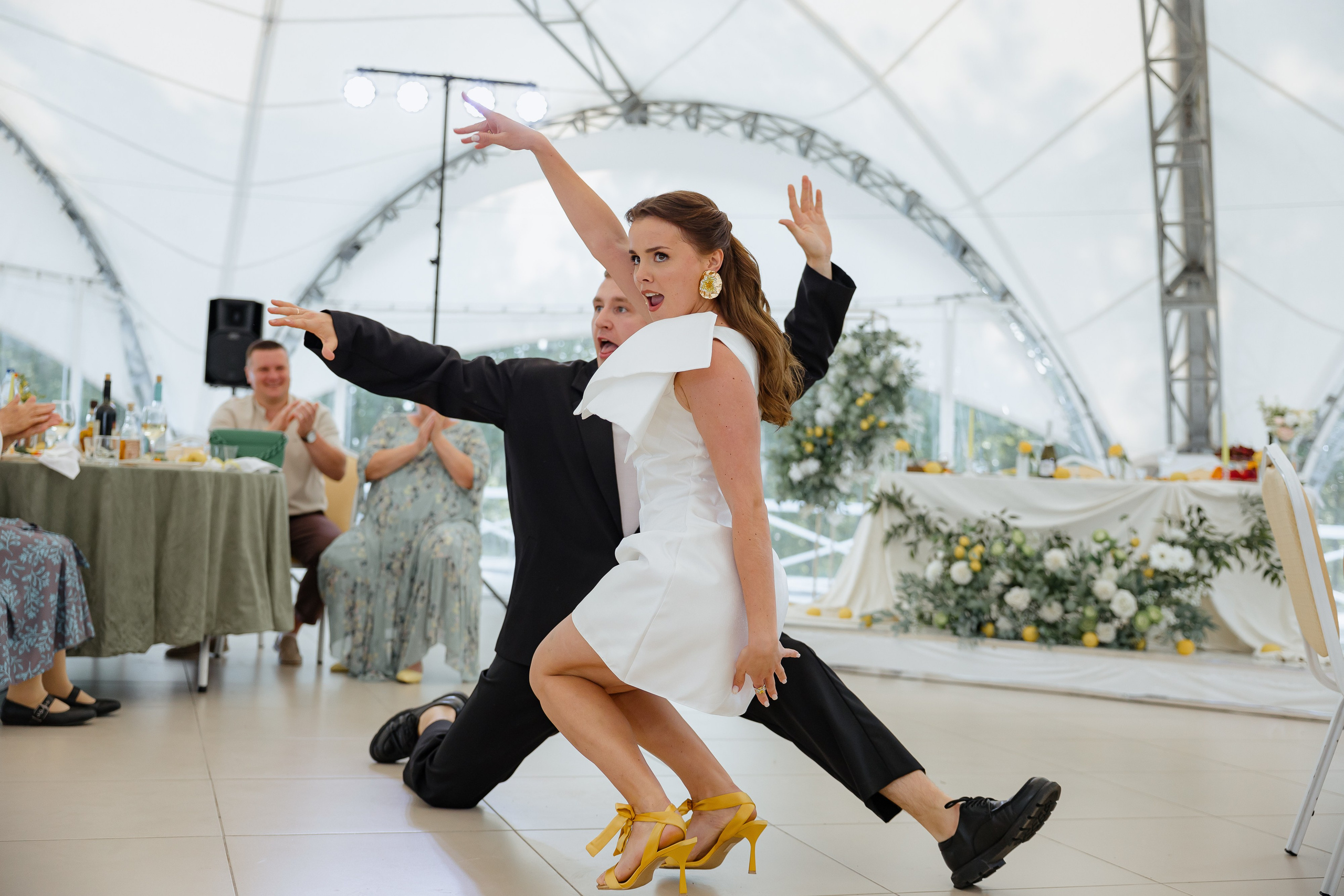 Июньская свадьба на берегу реки. Фотограф Сергей Ртищев в Москве и РФ