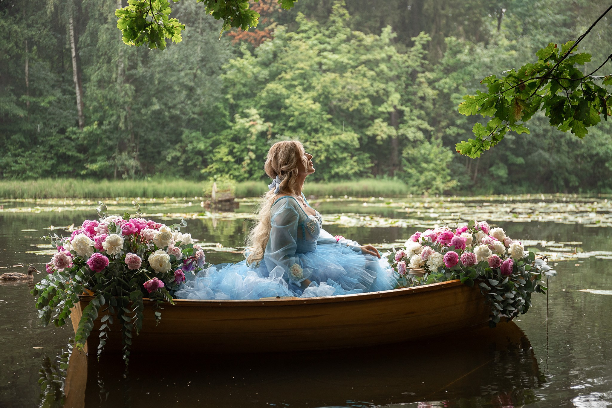 Лодка с пионами. Свадебный и портретный фотограф в Москве Мария Кравченко