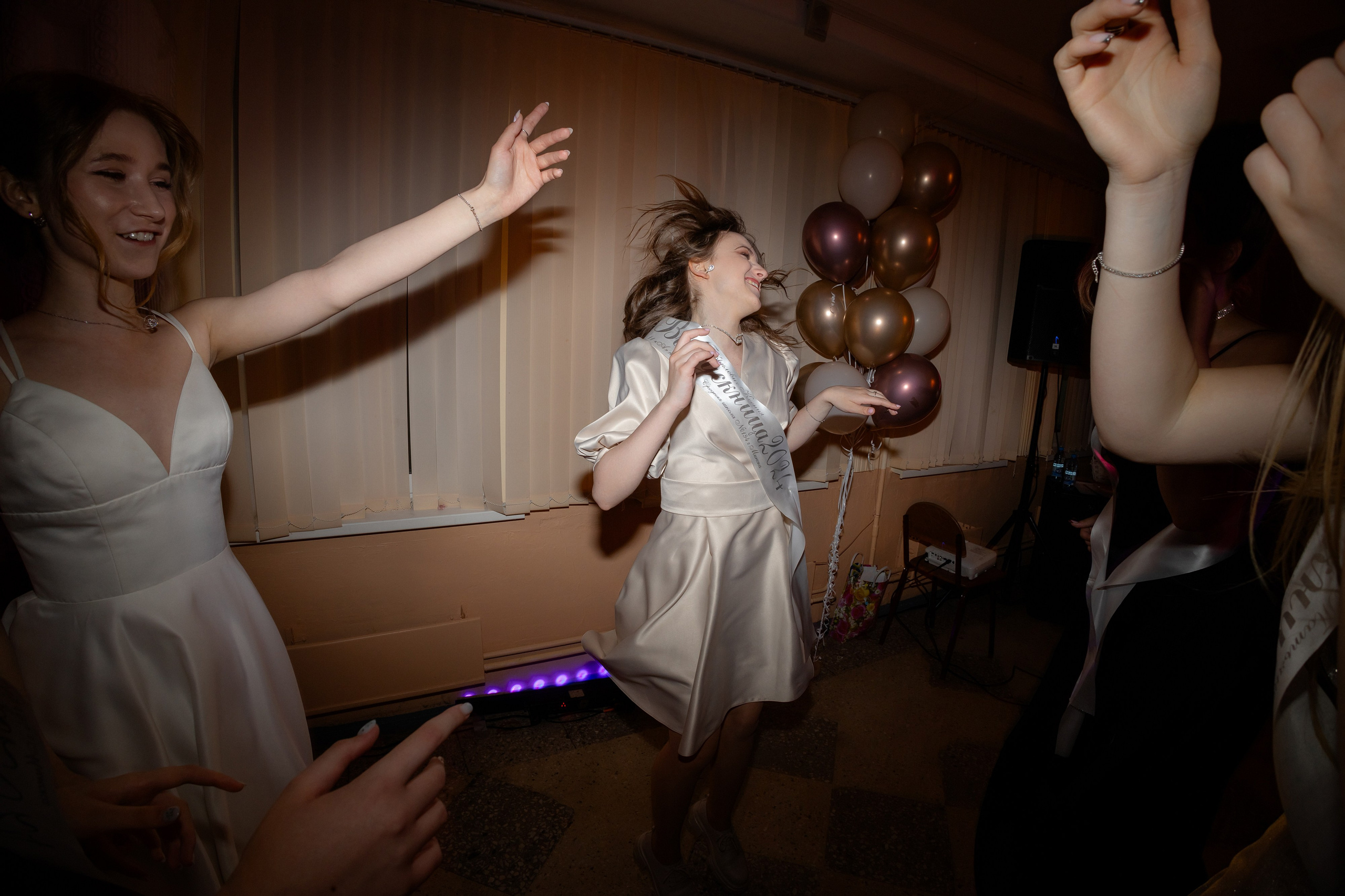 Школьный выпускной 2024 год в Соколе (Минск). Свадебный фотограф в Минске/Беларуси Сергей Спиридонов