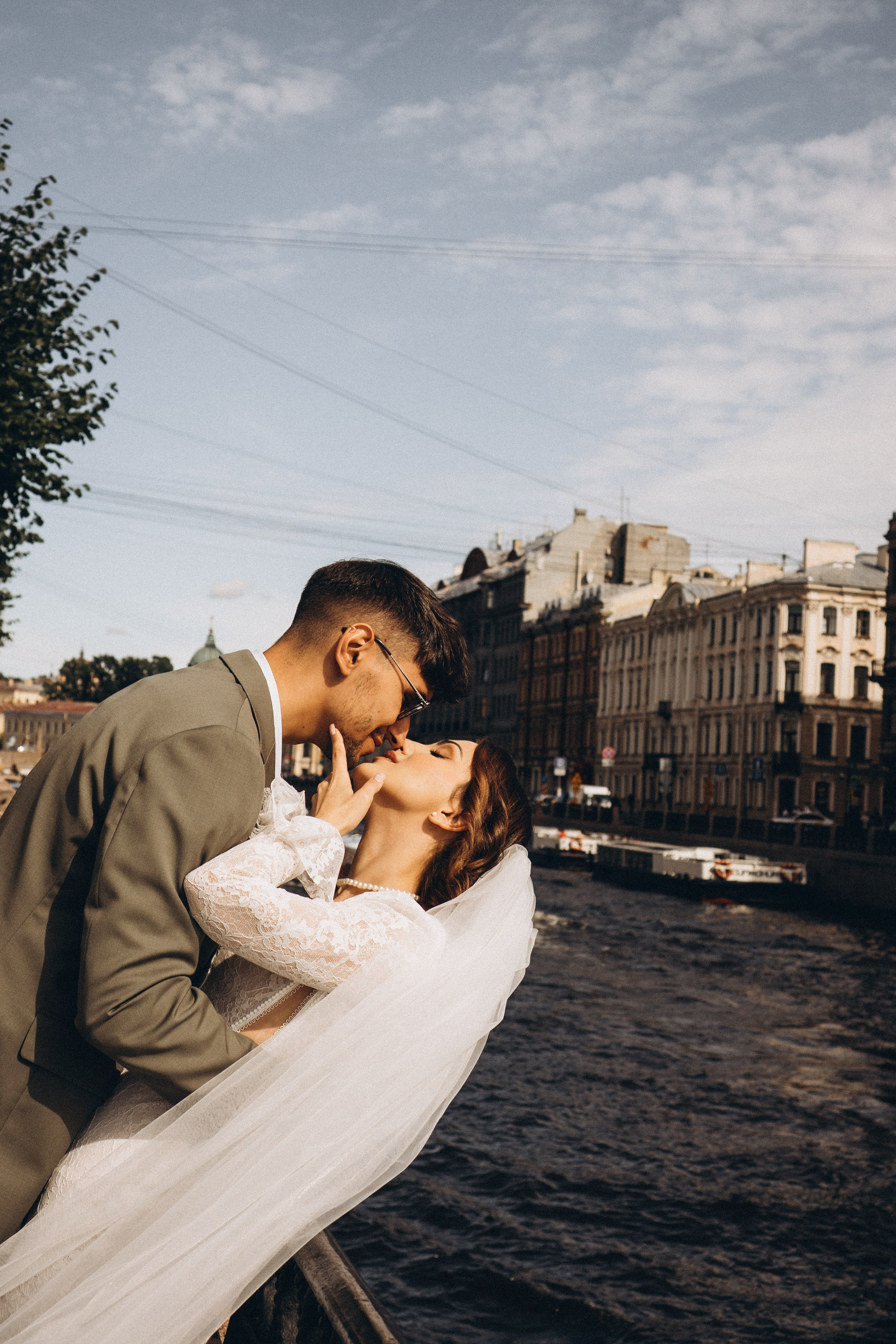 СВАДЕБНАЯ ПРОГУЛКА ВОЗЕ ИСАИКЕВСКОГО СОБОРА АСТОРИИ И ЗАКОНОДАЛЕТНОГО СОБРАНИЯ. Профессиональный фотограф, Санкт-Петербург — Виктория Богомолова