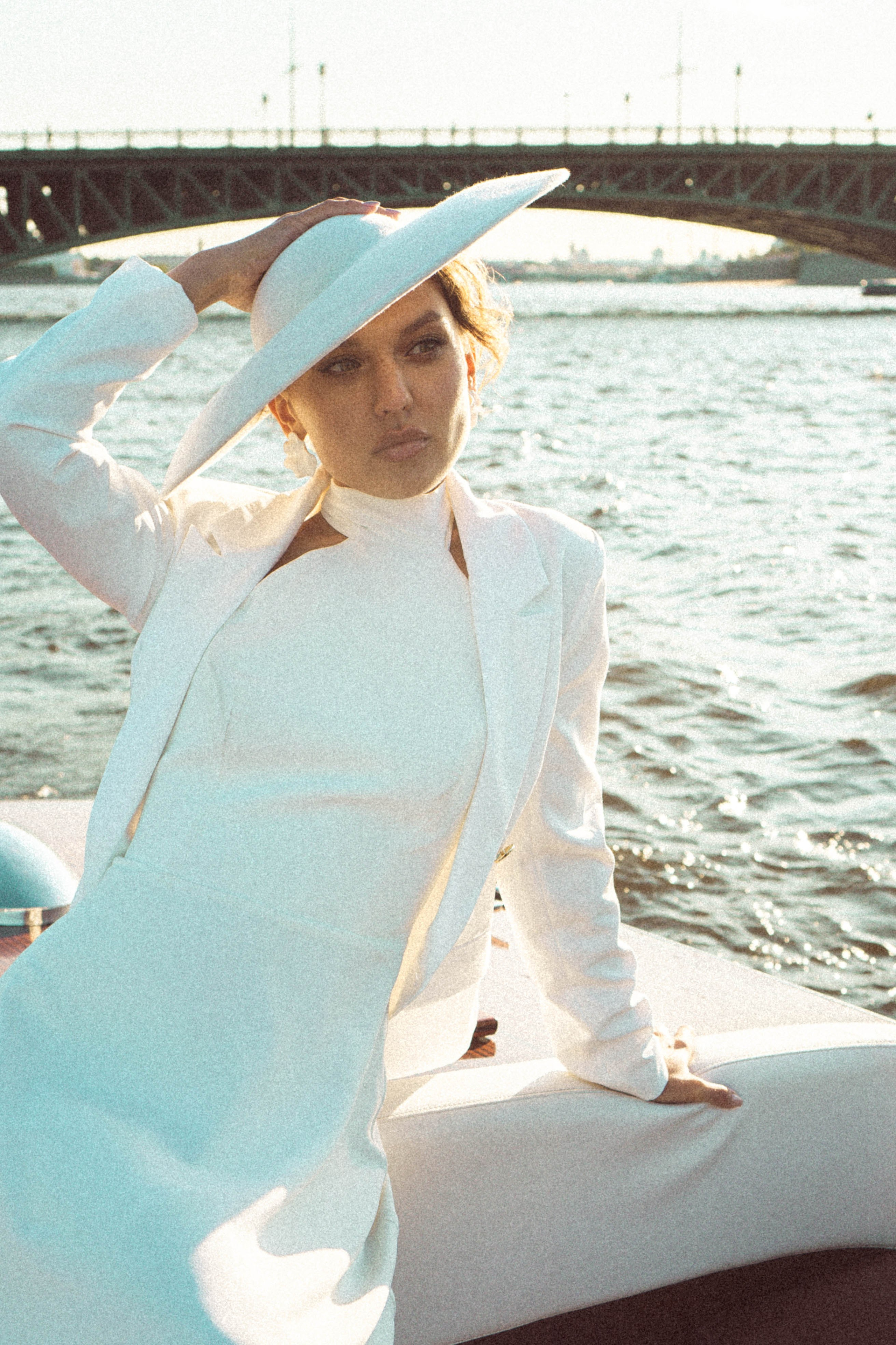 СВАДЕНБНАЯ СЬЕМКА НА КАТЕРЕ ПО КАНАЛАМ САНКТ-ПЕТЕРБУРГА И В АКВАТОРИИ НЕВЫ. Профессиональный фотограф, Санкт-Петербург — Виктория Богомолова