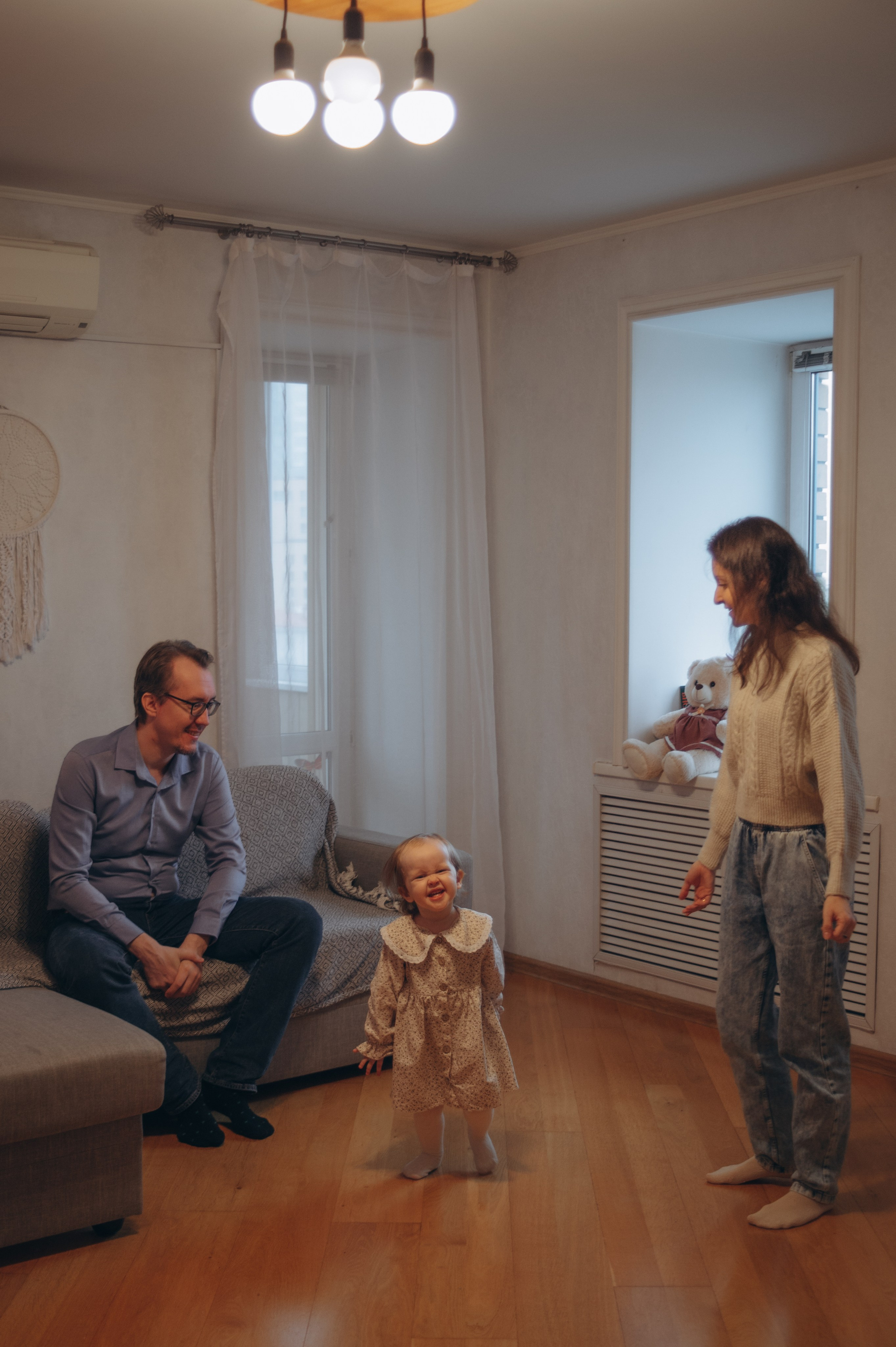 Семейная фотосессия домашняя. Семейный и портретный фотограф в Казани