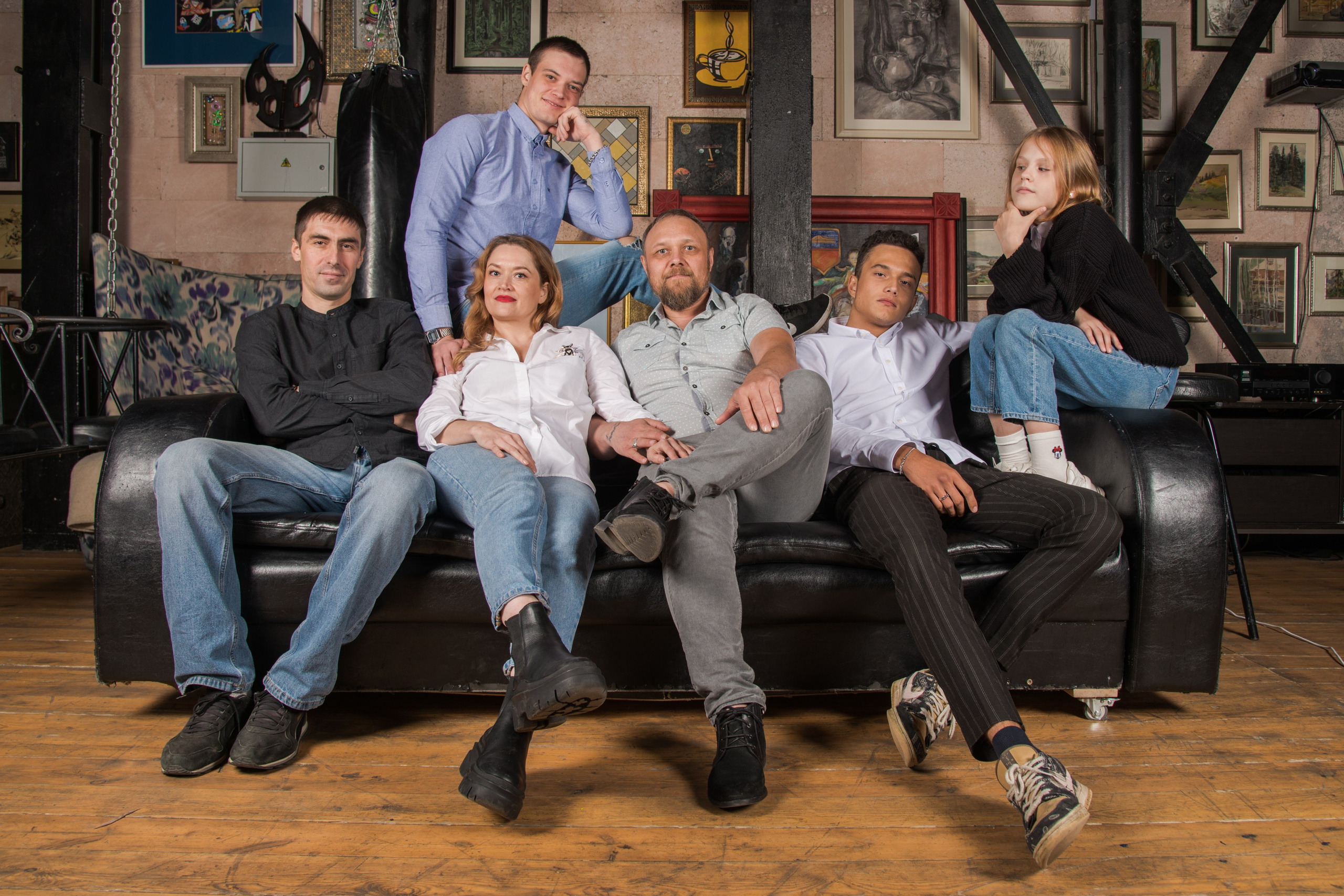 Семейная фотосессия. Фотосессия для большой семьи. Семейный портрет. Семейная фотосессия в студии. Семейный фотограф Екатеринбург Москва