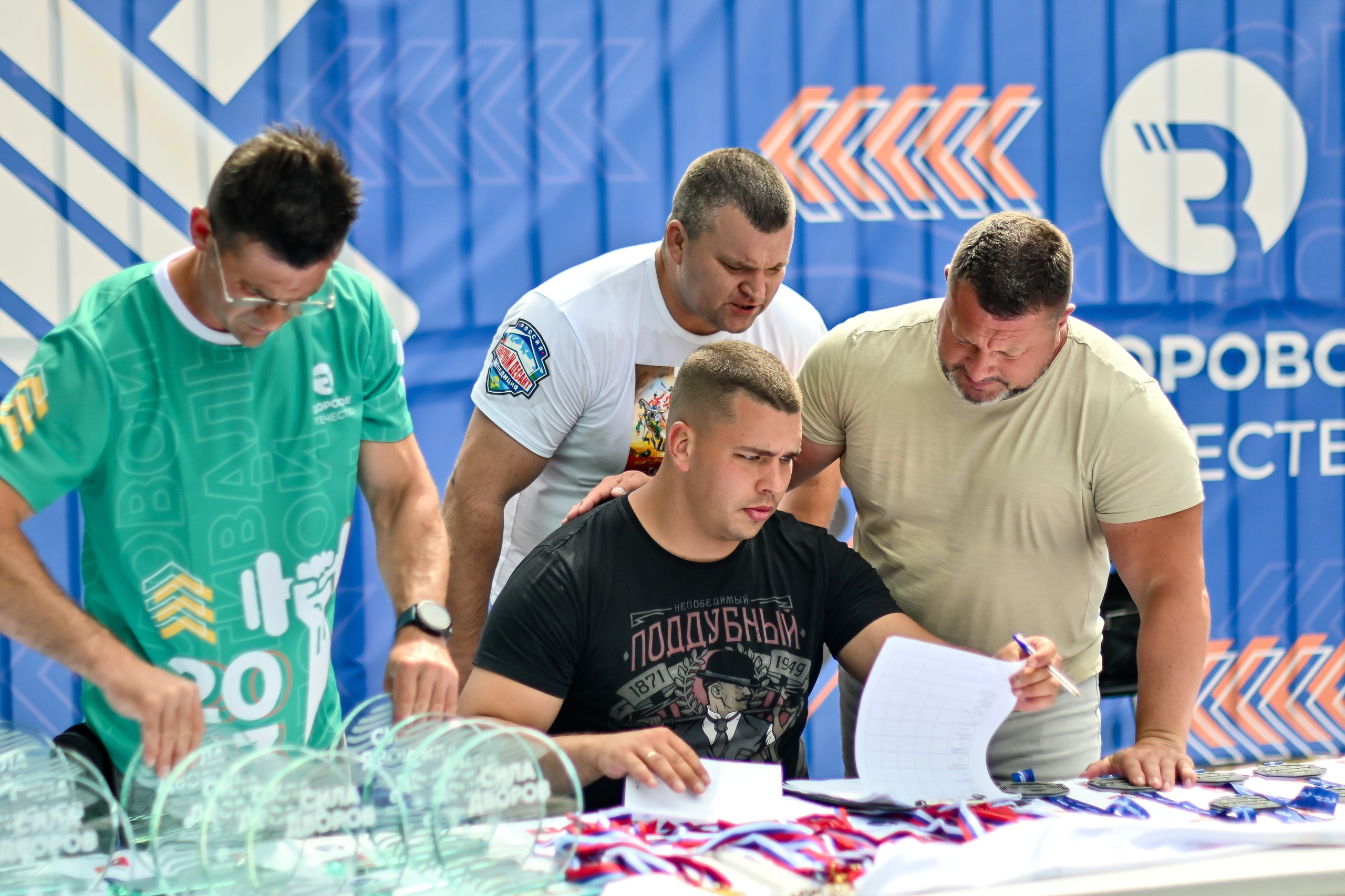 СТРОНГ. Фотограф для бизнесконтента, репортажей и семейного альбома в Москве