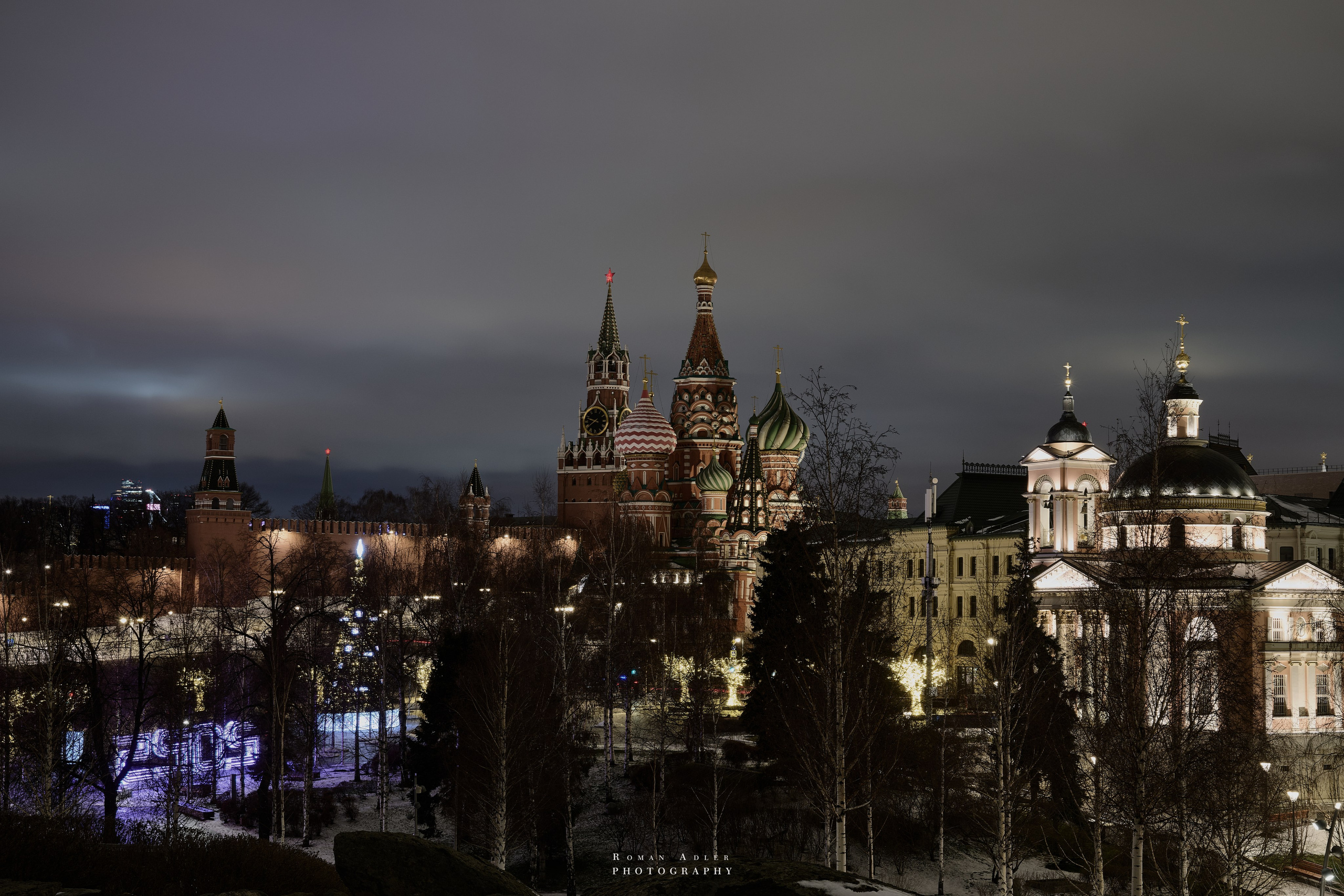 Новогодняя ночная Москва 2025. Фотограф Роман Адлер