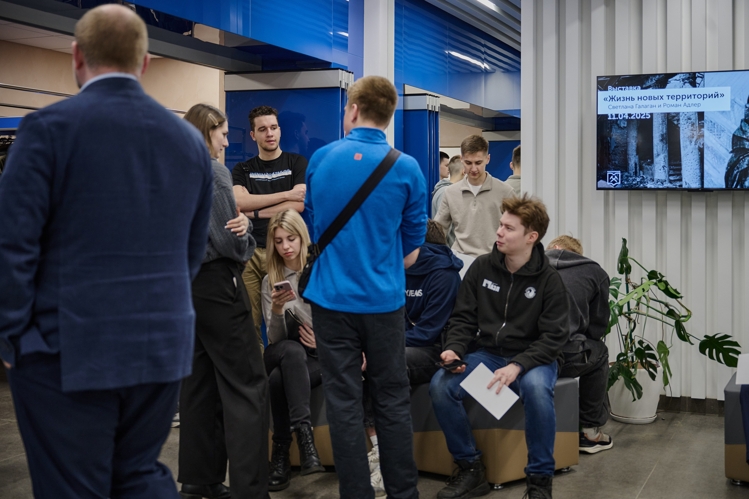 Фотовыставка «Территории» в Росгеолфонде. Фотограф Роман Адлер