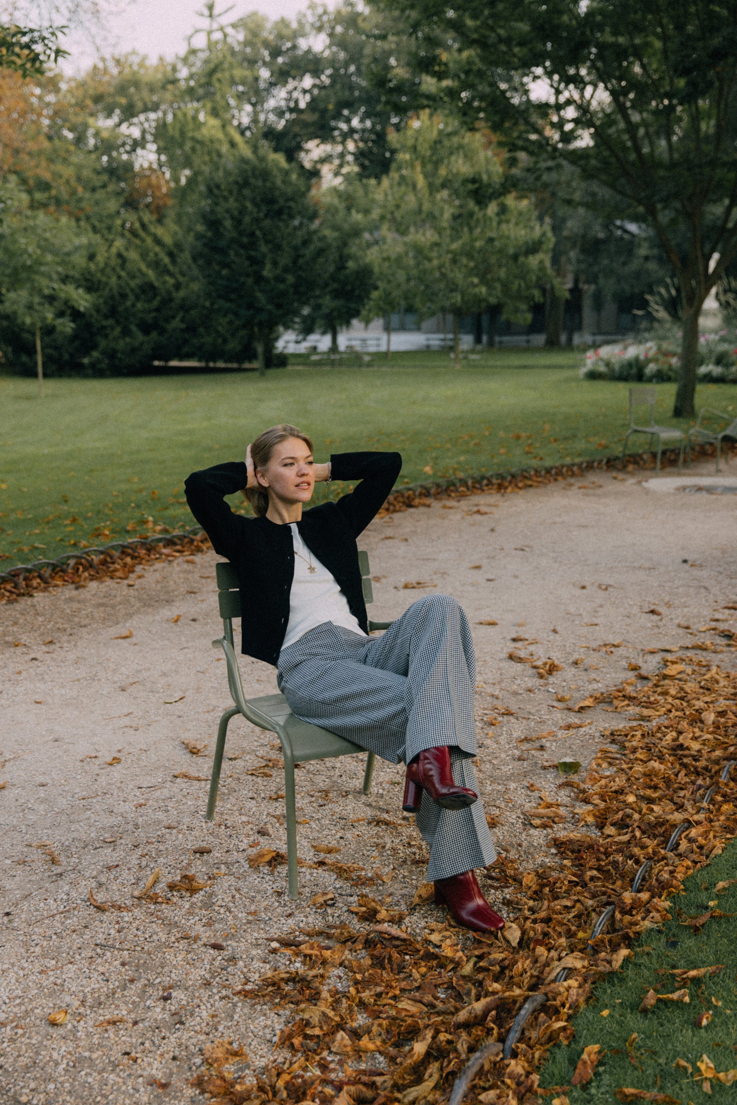 September sun. Photographer in Paris