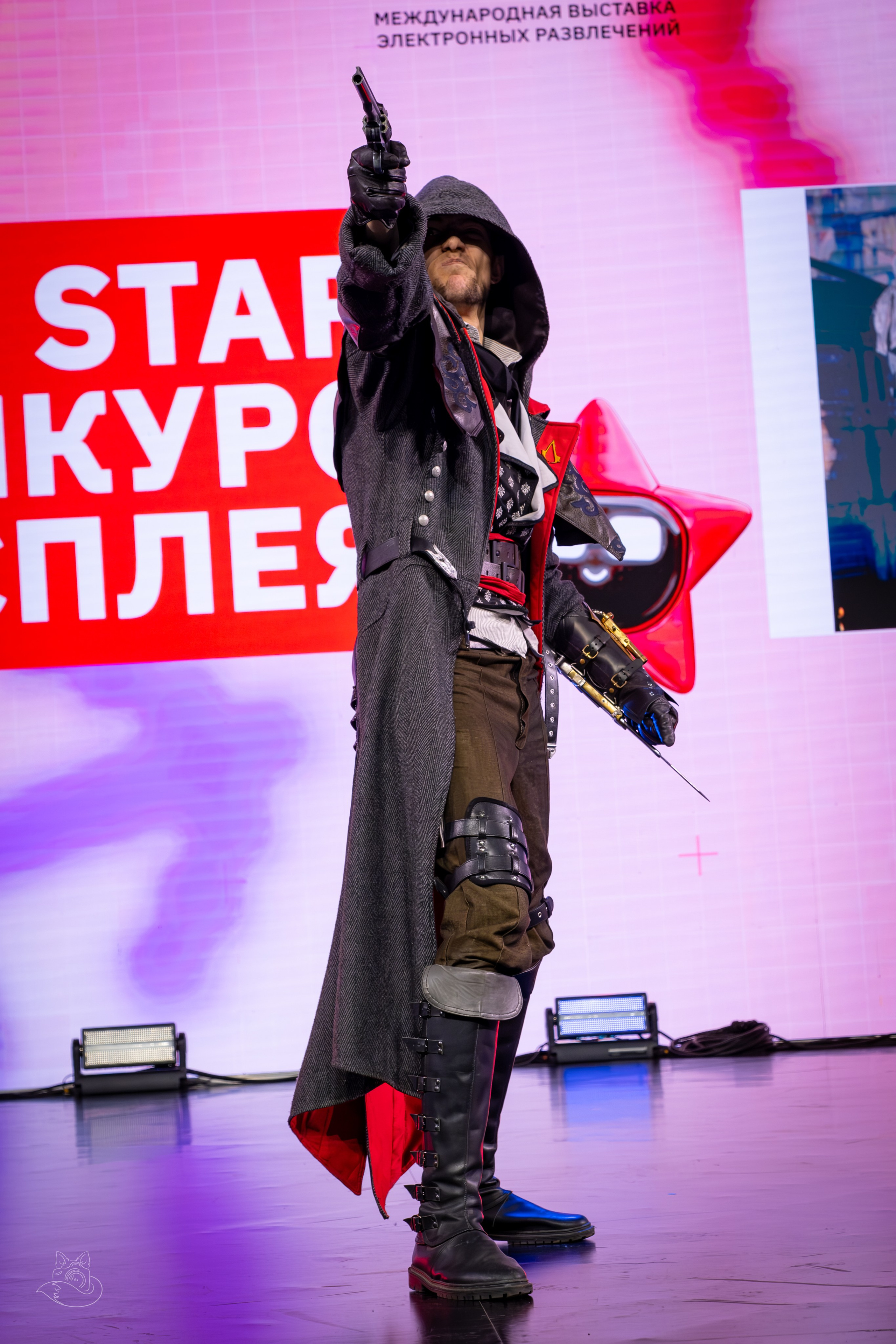 Сцена РЭД ЭКСПО 2024. Косплей фотограф