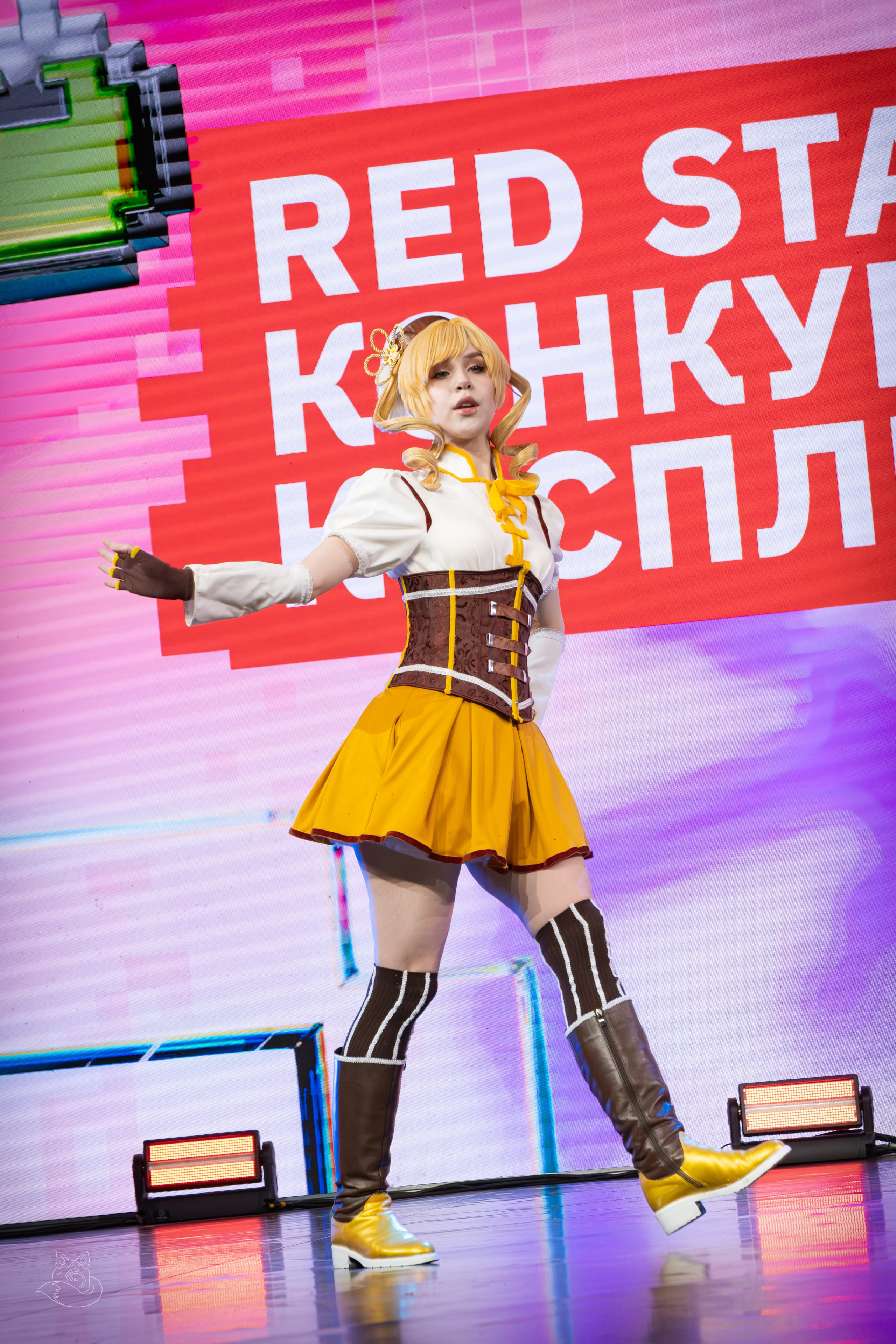 Сцена РЭД ЭКСПО 2024. Косплей фотограф