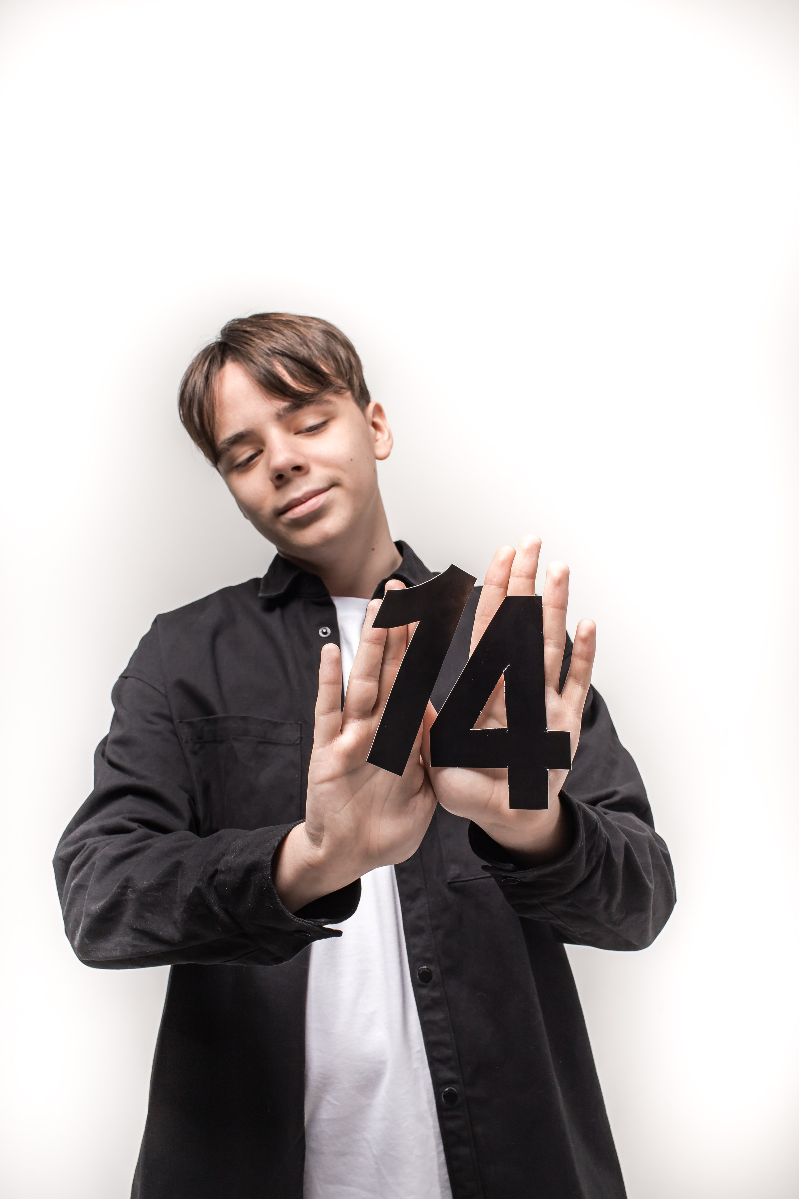 День рождение от 4 до 18 лет (на белом фоне). Детский семейный фотограф на первый годик город Новосибирск Дымова Светлана пакеты всё включено 1-3 года