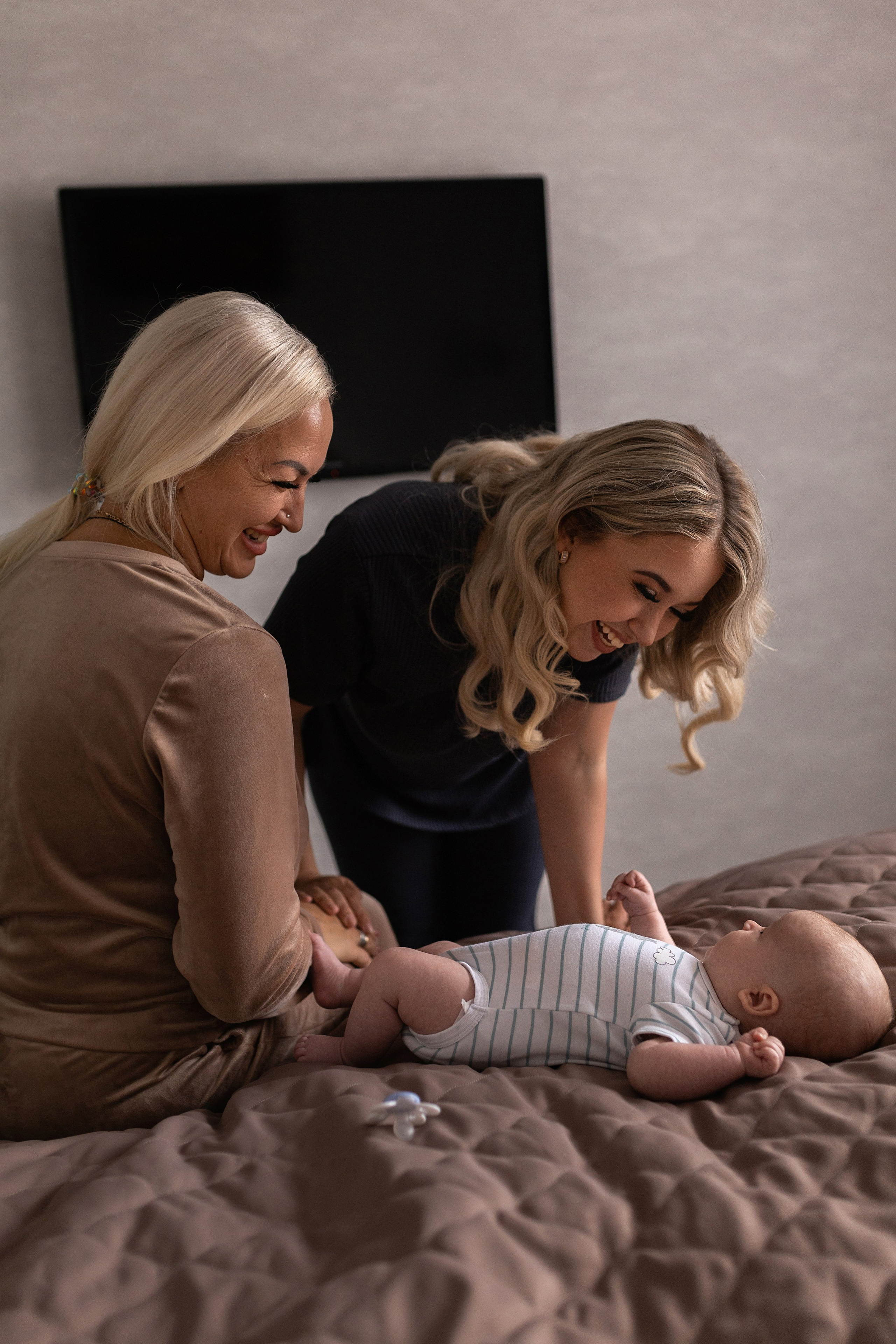 Вовка с бабушкой и прабабушкой. Семейный фотограф в Москве и Балашихе Гайдарова Лена