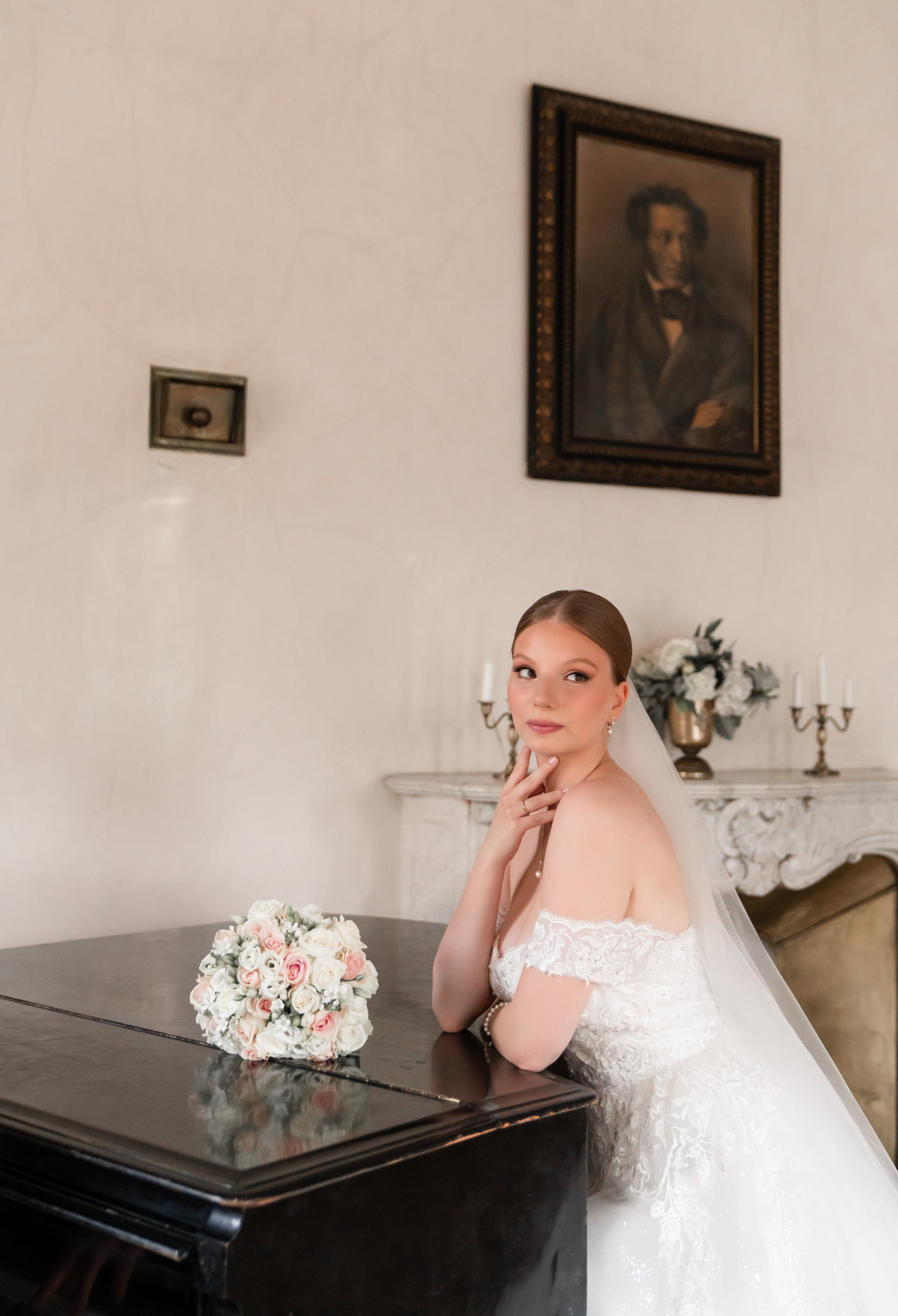 Фотосессия в библиотеке-читальне имени А. С. Пушкина. Свадебный фотограф Вера Климова