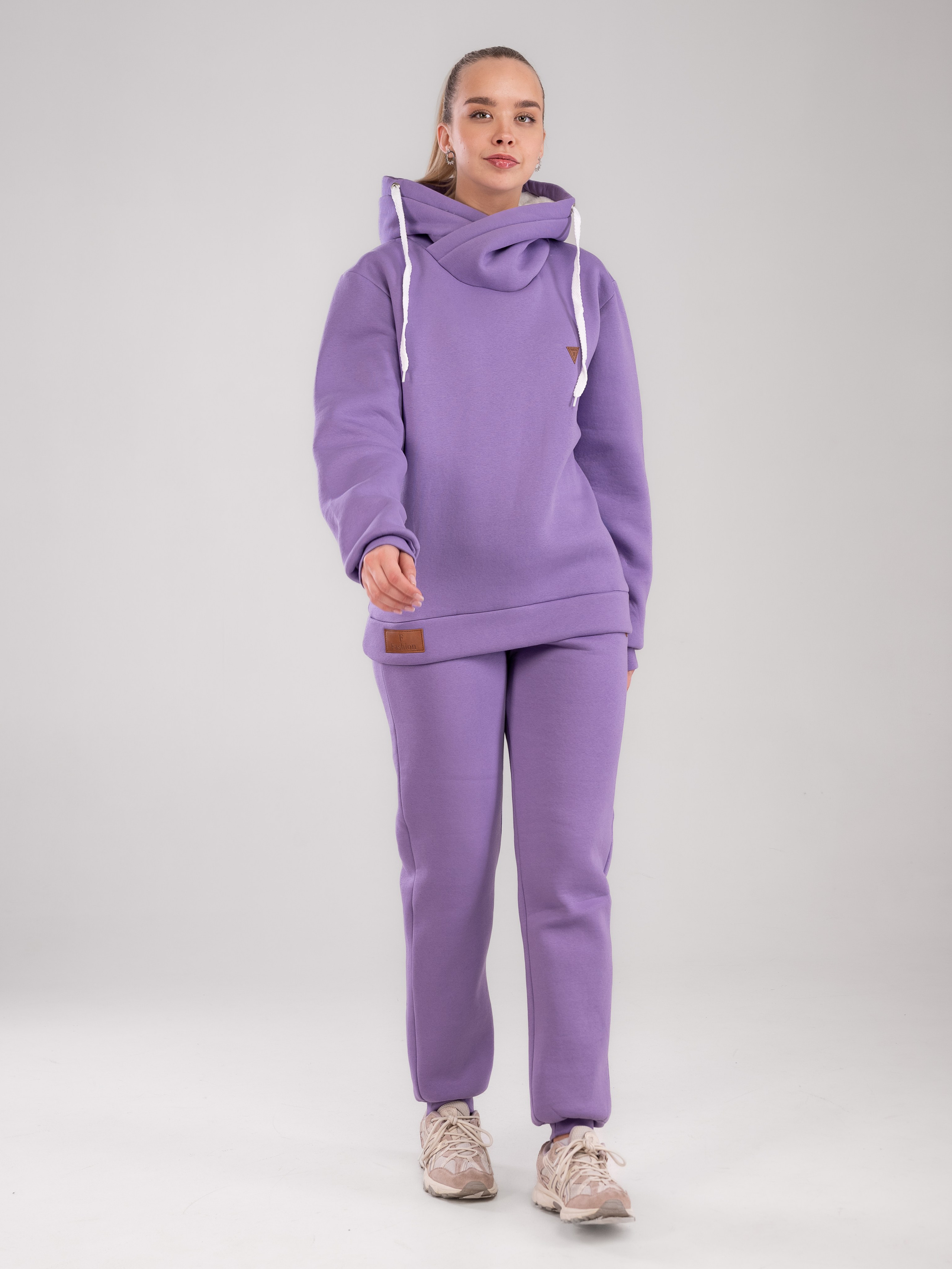 Спортивные костюмы и брюки с большой палитрой цветов!. Предметный фотограф, фото для маркетплейсов Пятигорск, КМВ