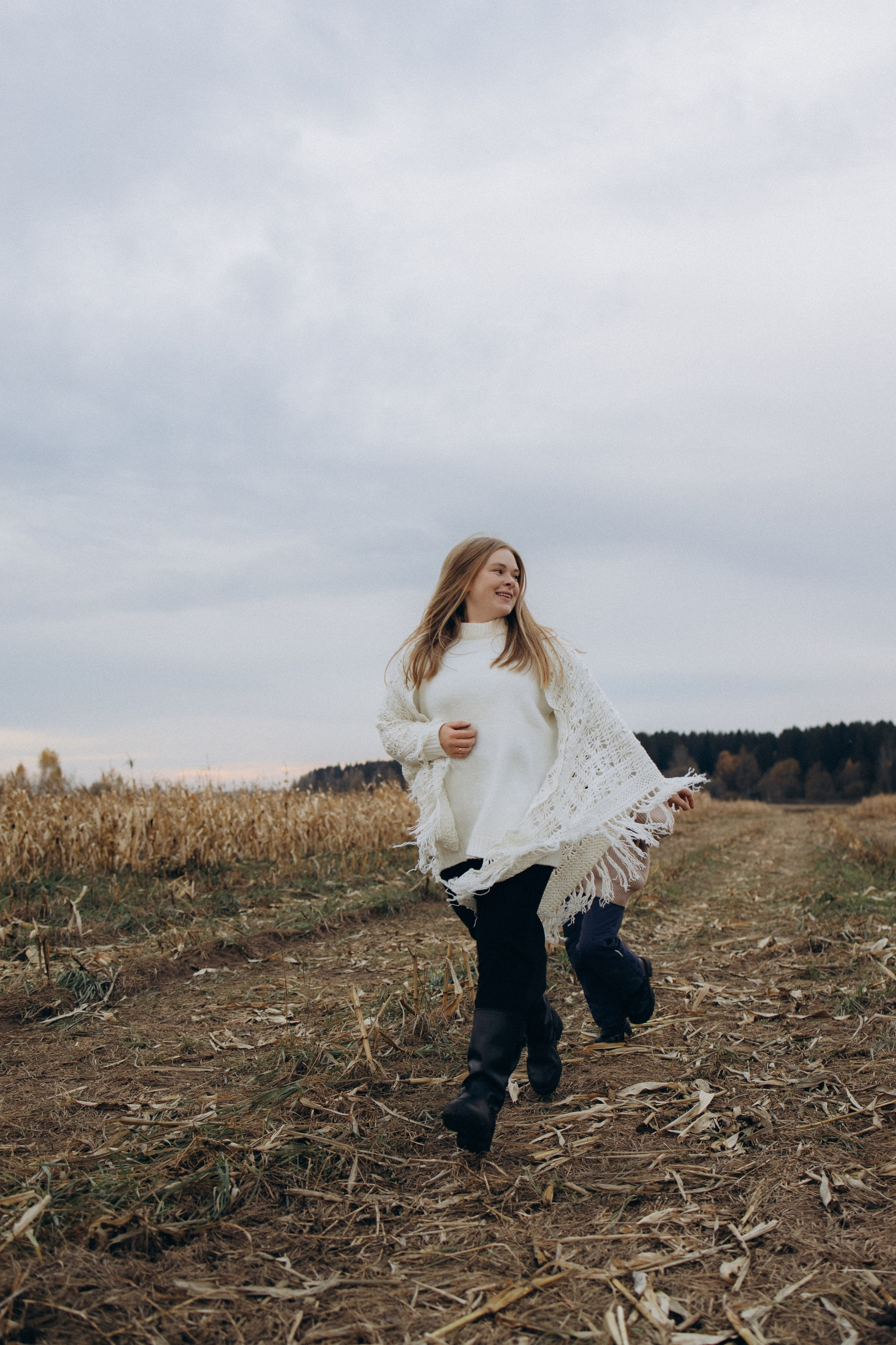 Оля, Ксюша и кукуруза. Фотограф Елена Рябцева