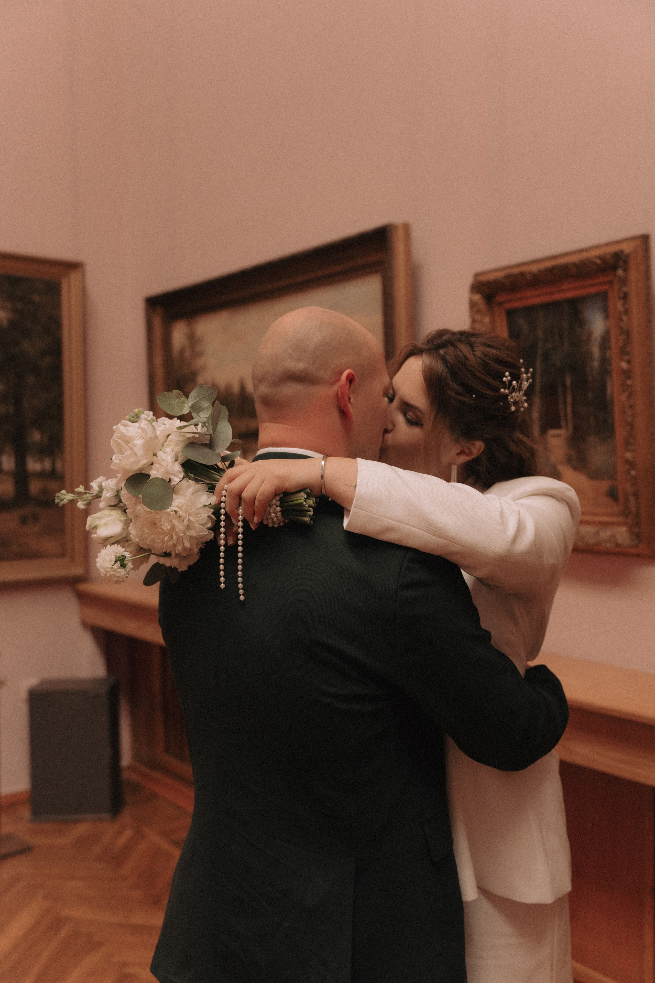 Свадебная фотосессия в музее. Ваш семейный фотограф в Минске — Вика Трегубова