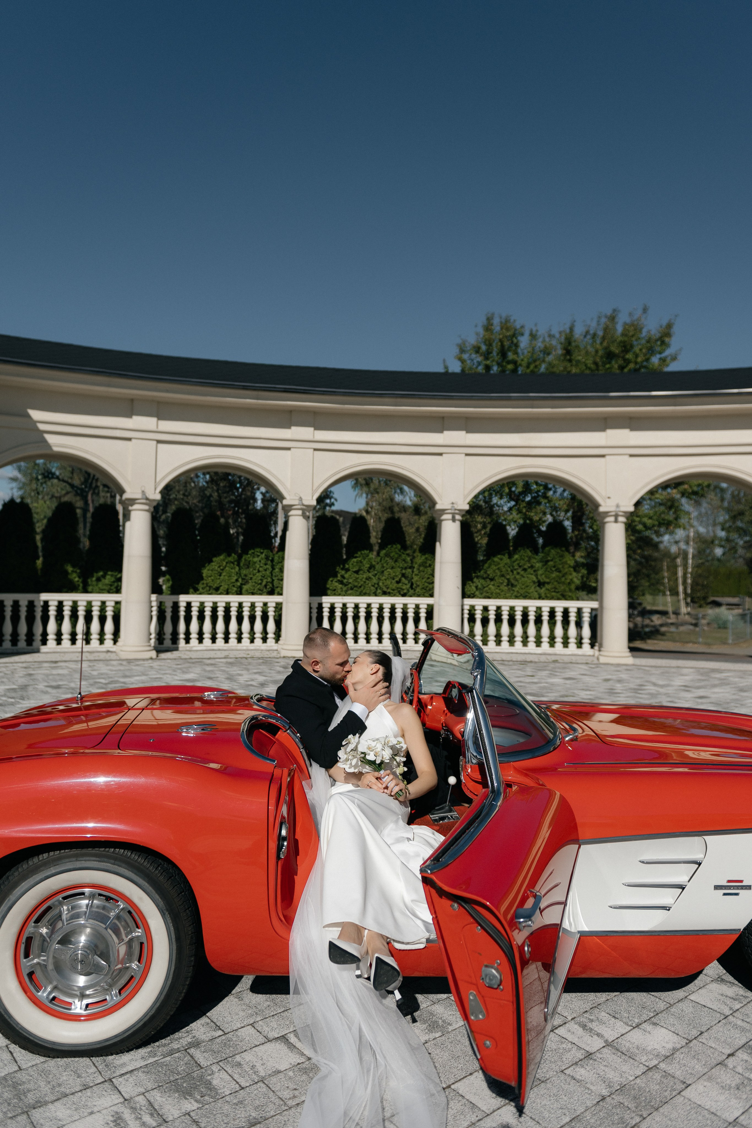 Wedding day in VERSAL PARK. Wedding PHOTOGRAPHER Andrew Vnukov