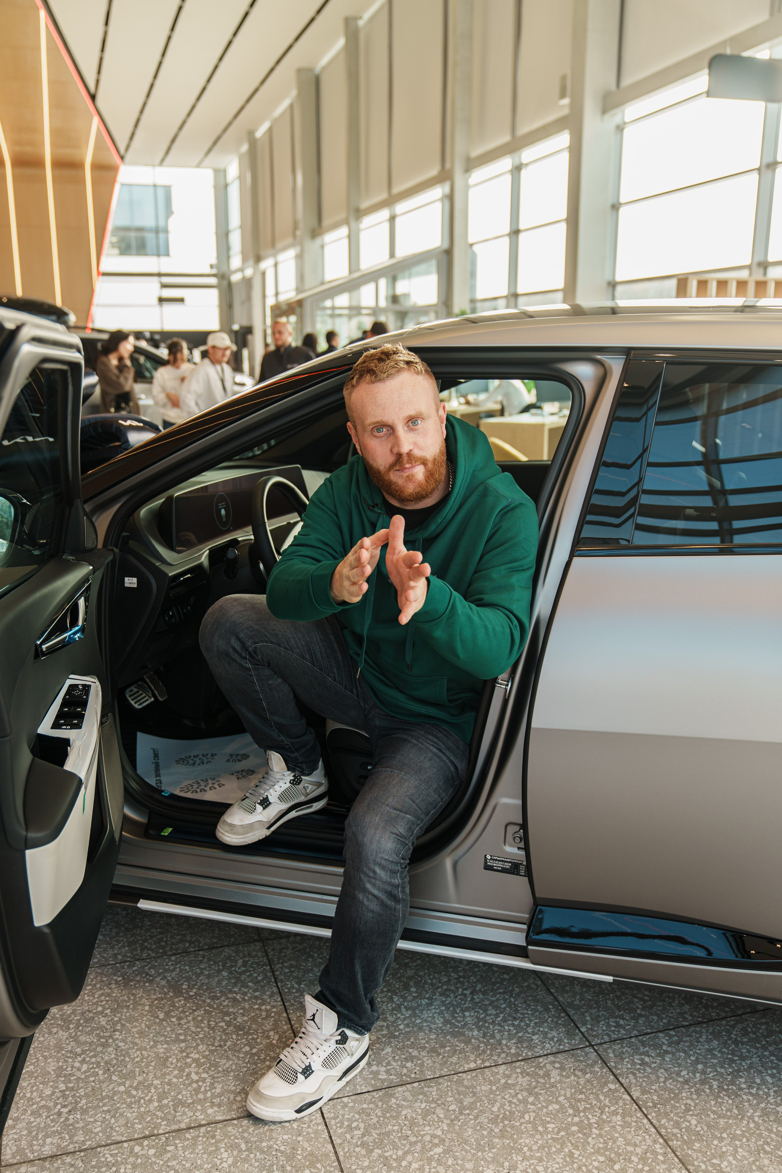 Kia EV6 Вручение Евгений Чебаткову. Фотограф TAULAN_1