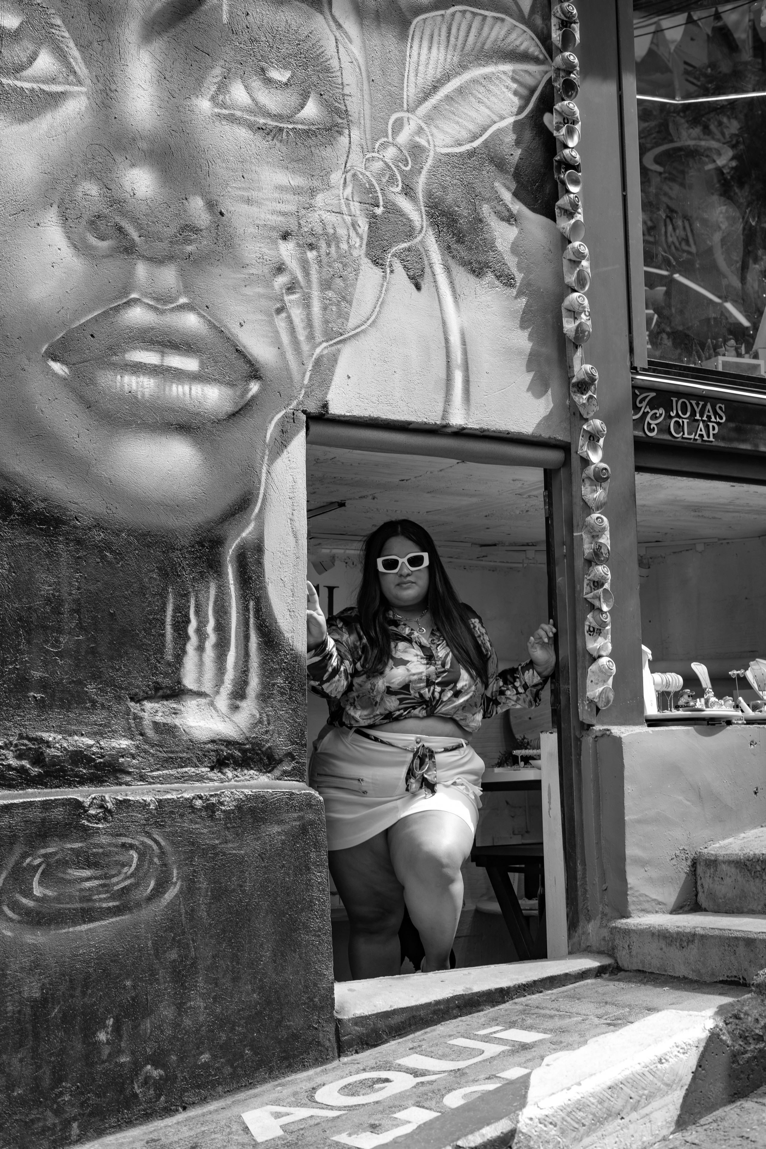 Jess in Communa 13. Wedding Photographer in Barcelona and Medellin